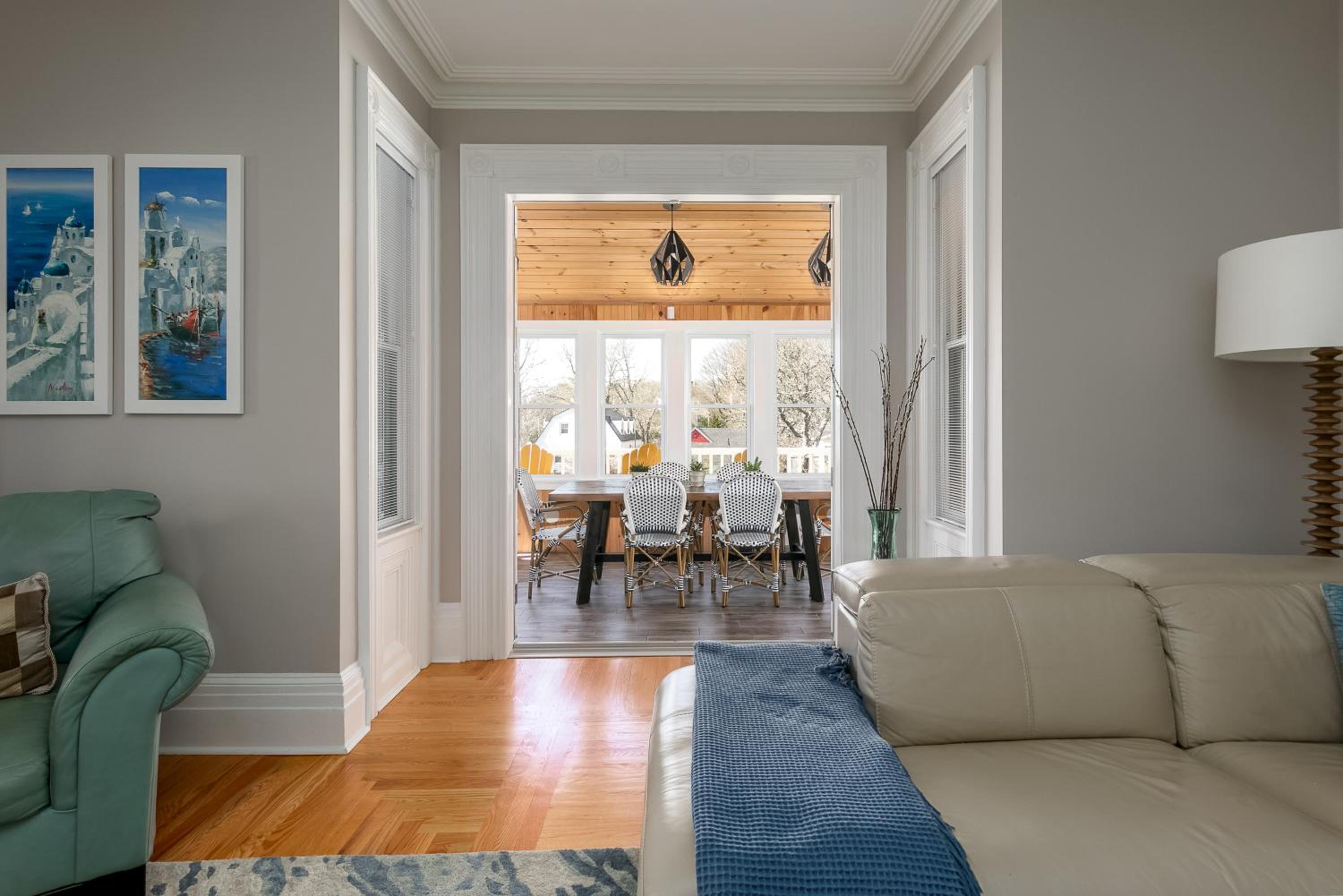 Five-Bedroom House photo 2