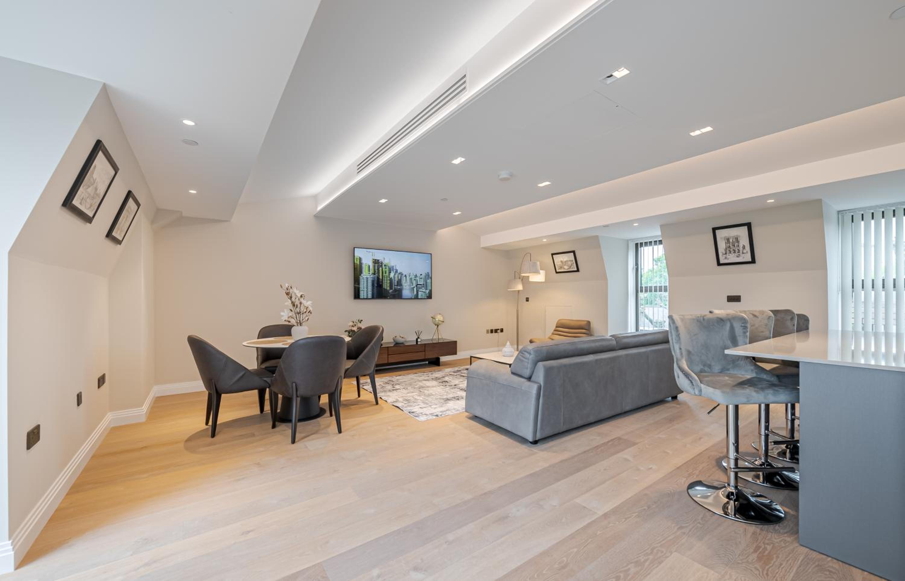 Two-Bedroom Deluxe Apartment with Balcony