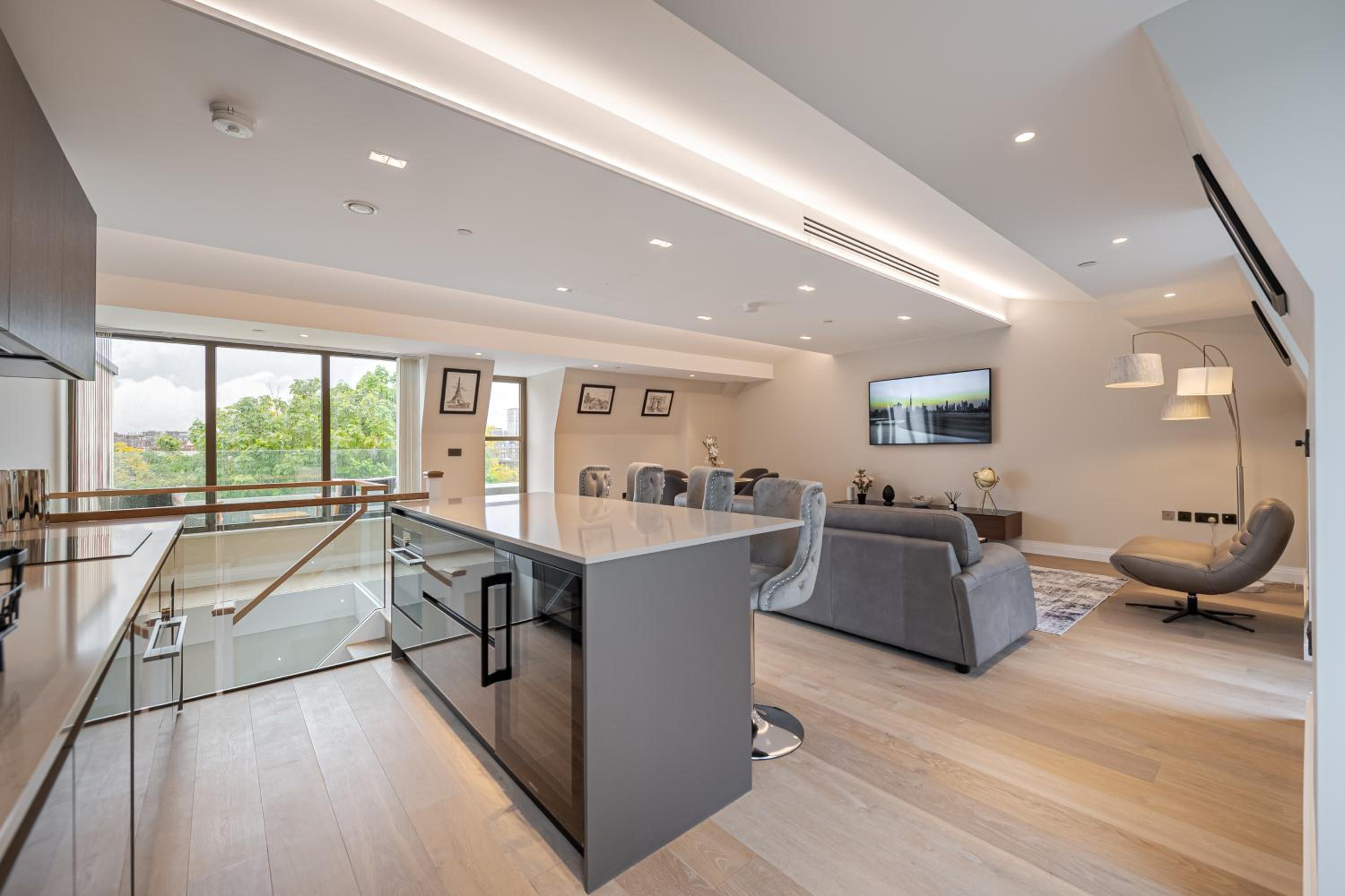 Two-Bedroom Deluxe Apartment with Balcony photo 1
