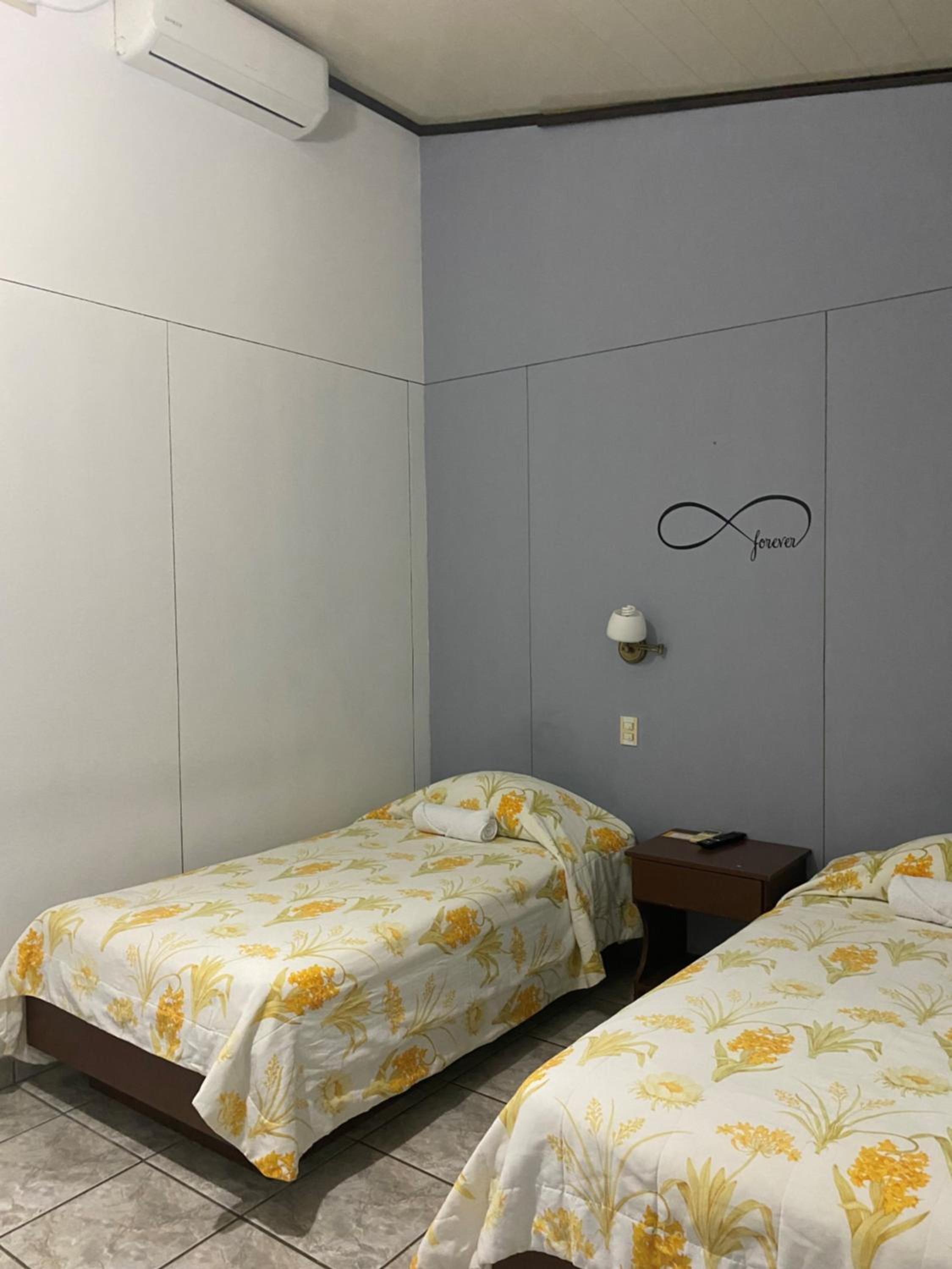 Economy Twin Room photo 1