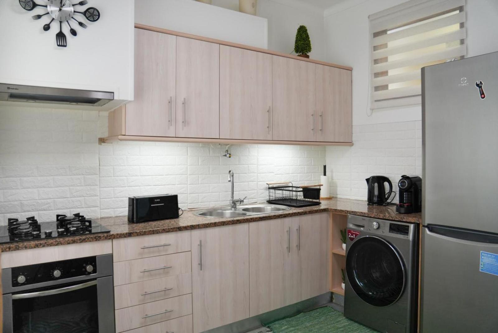 Two-Bedroom House - Photo 16