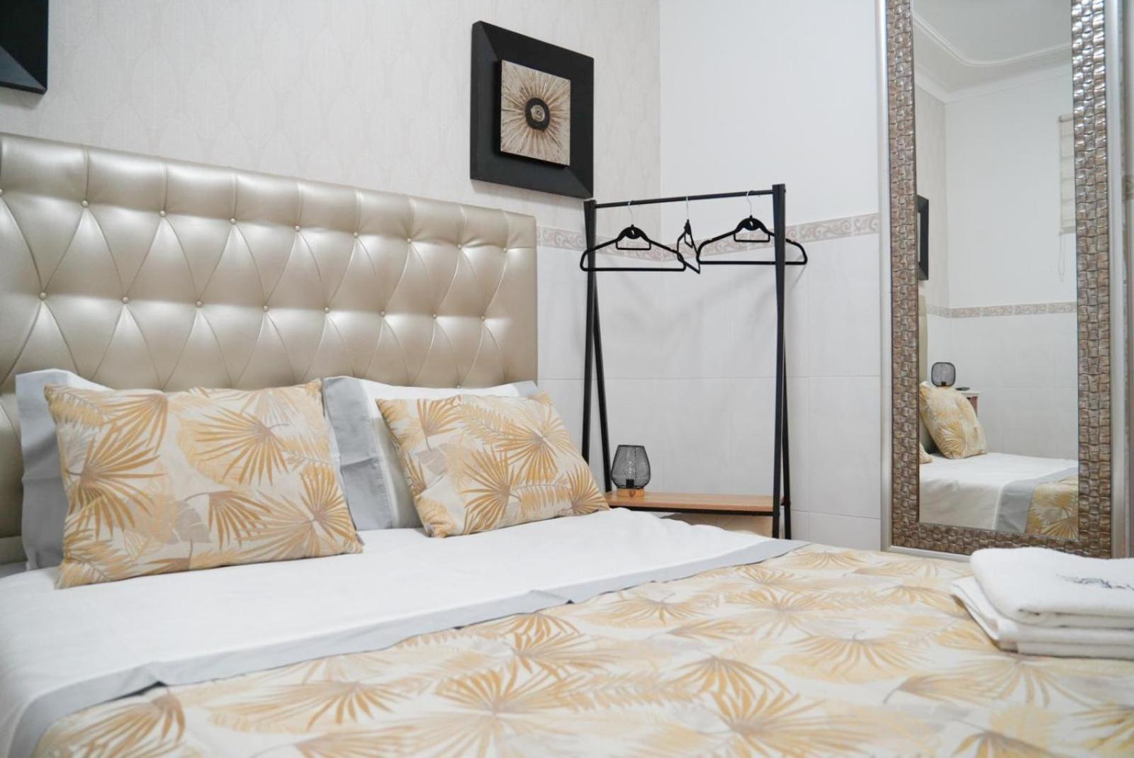 Two-Bedroom House - Photo 22