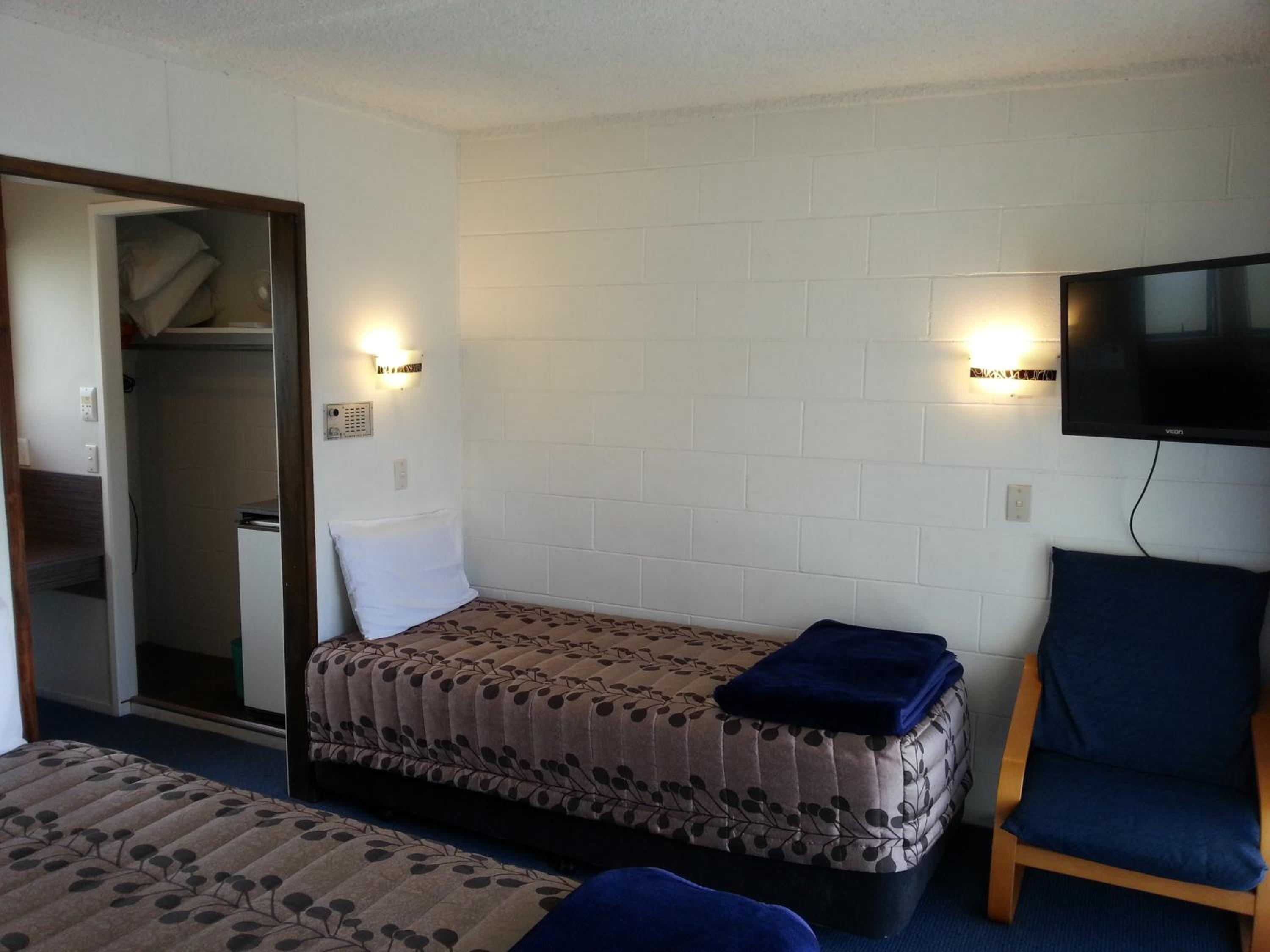 Double or Twin Room - Photo 3