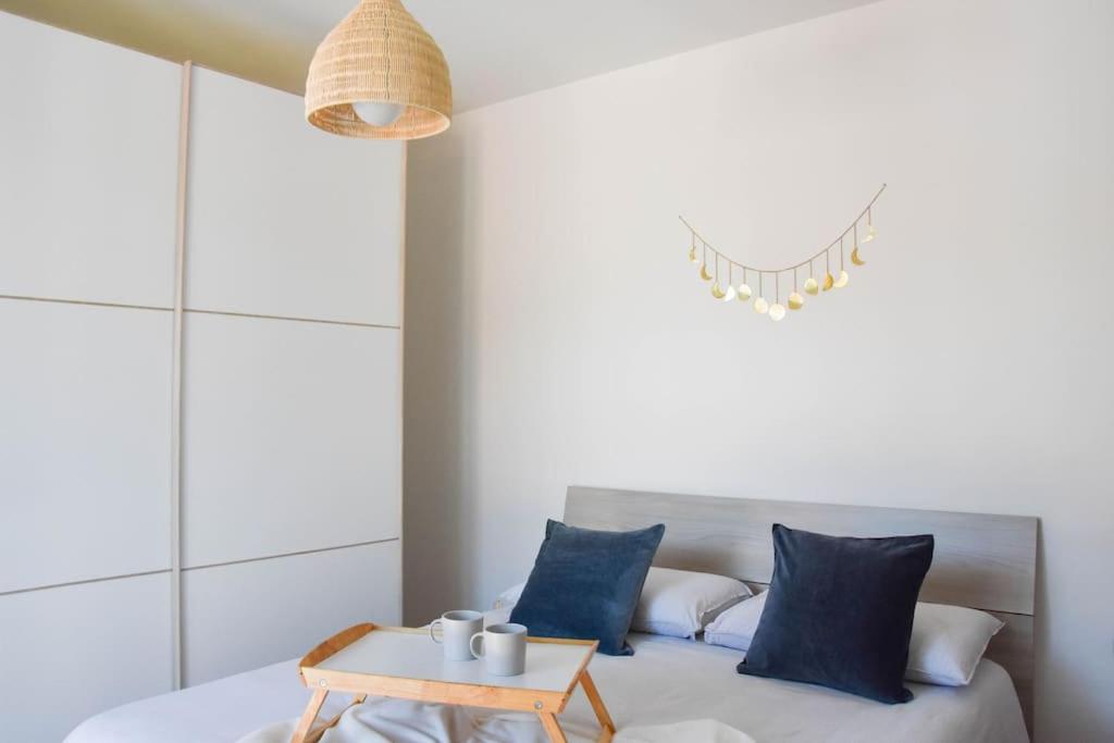 One-Bedroom Apartment with Balcony photo 1