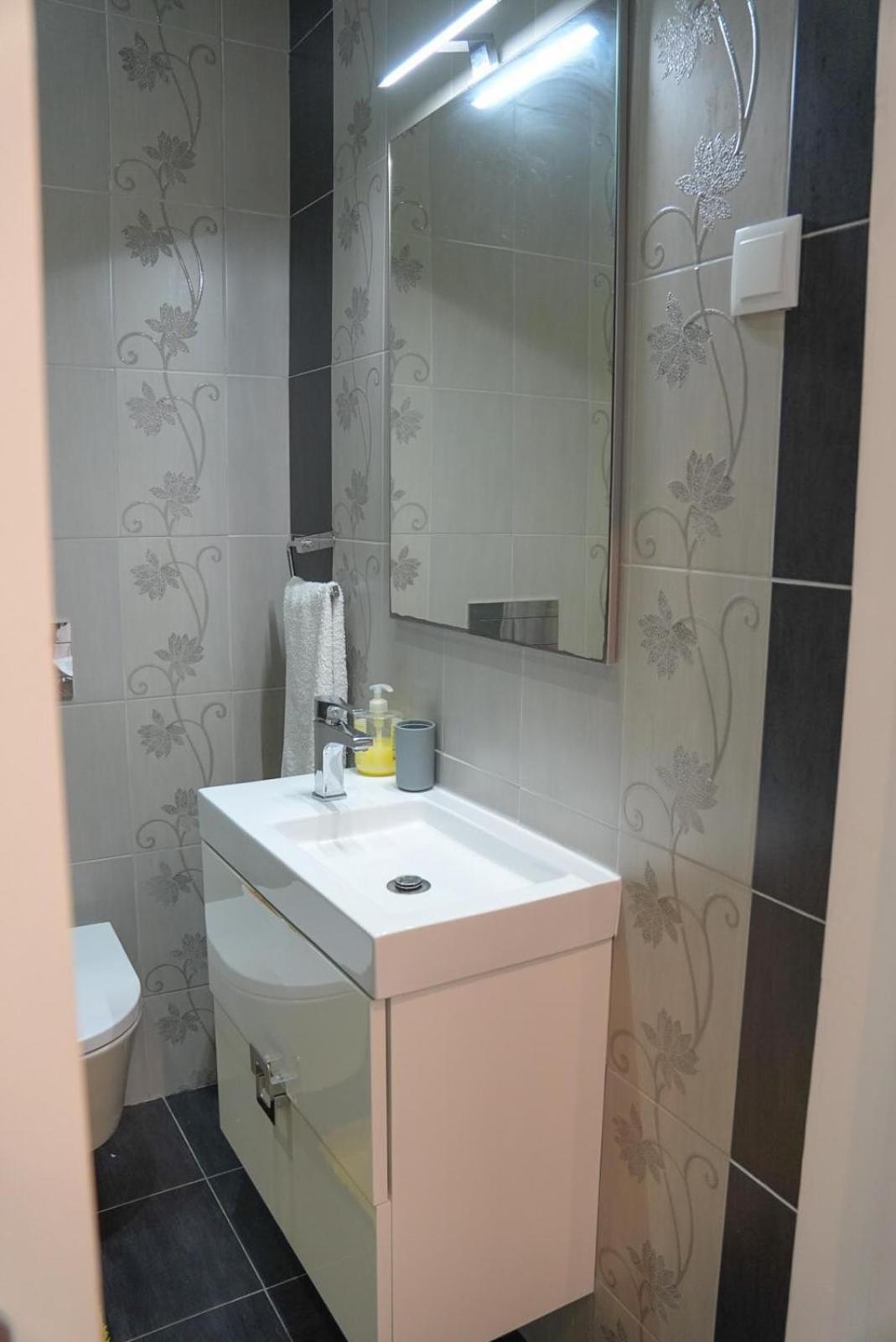 Two-Bedroom Apartment - Photo 2
