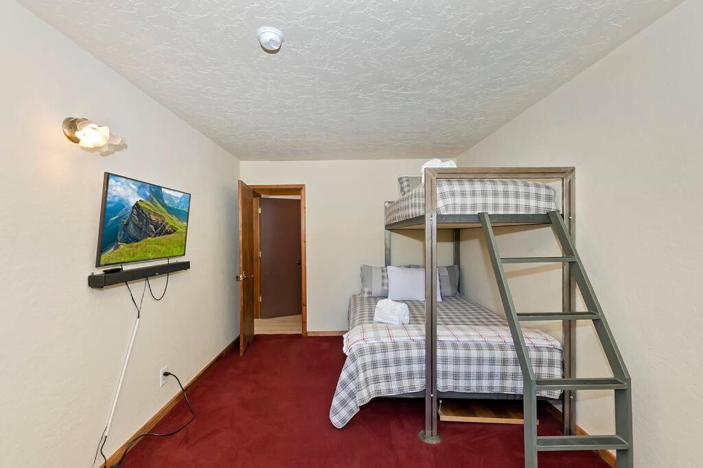 Two-Bedroom House photo 3