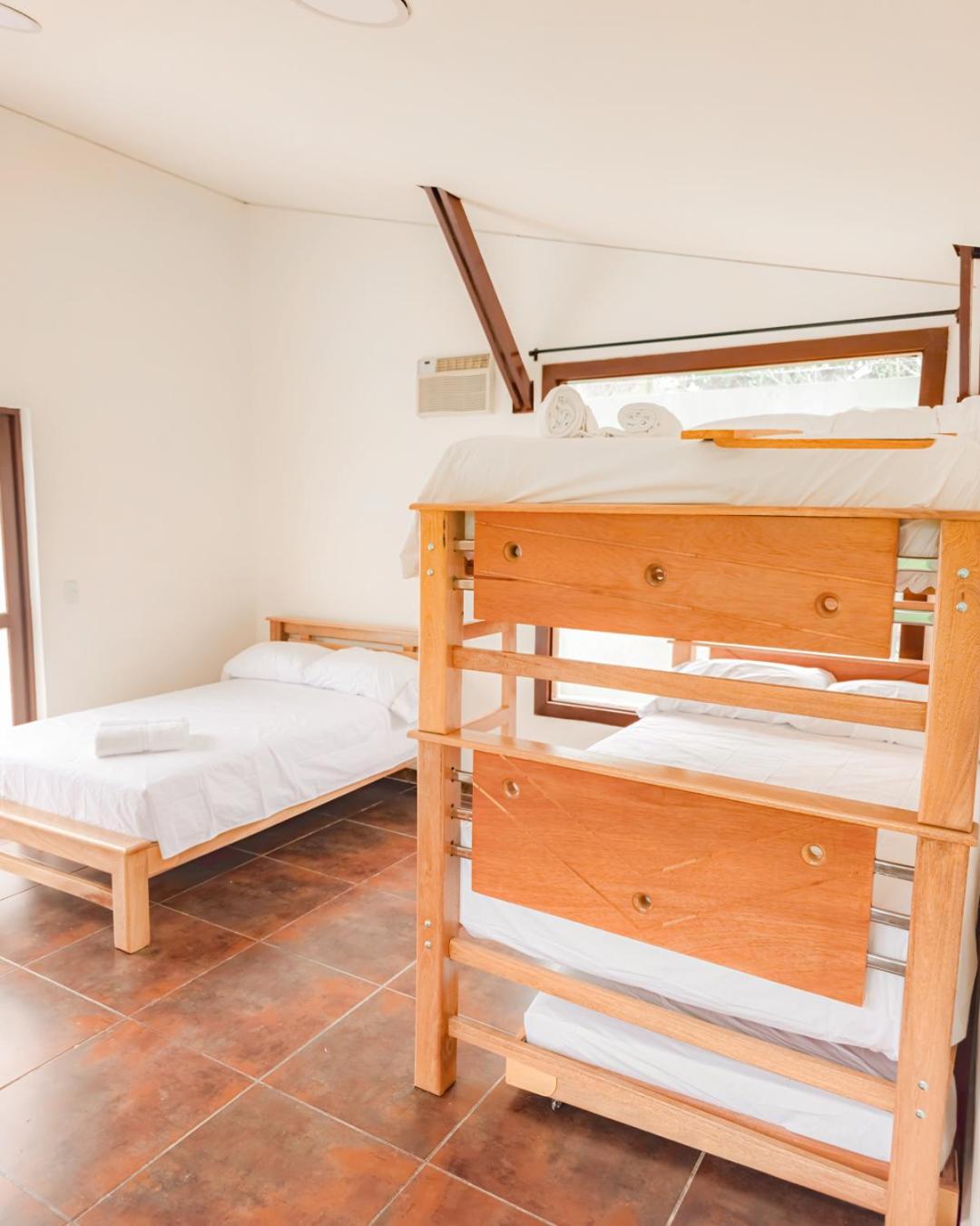 Quadruple Room with Private Bathroom photo 2