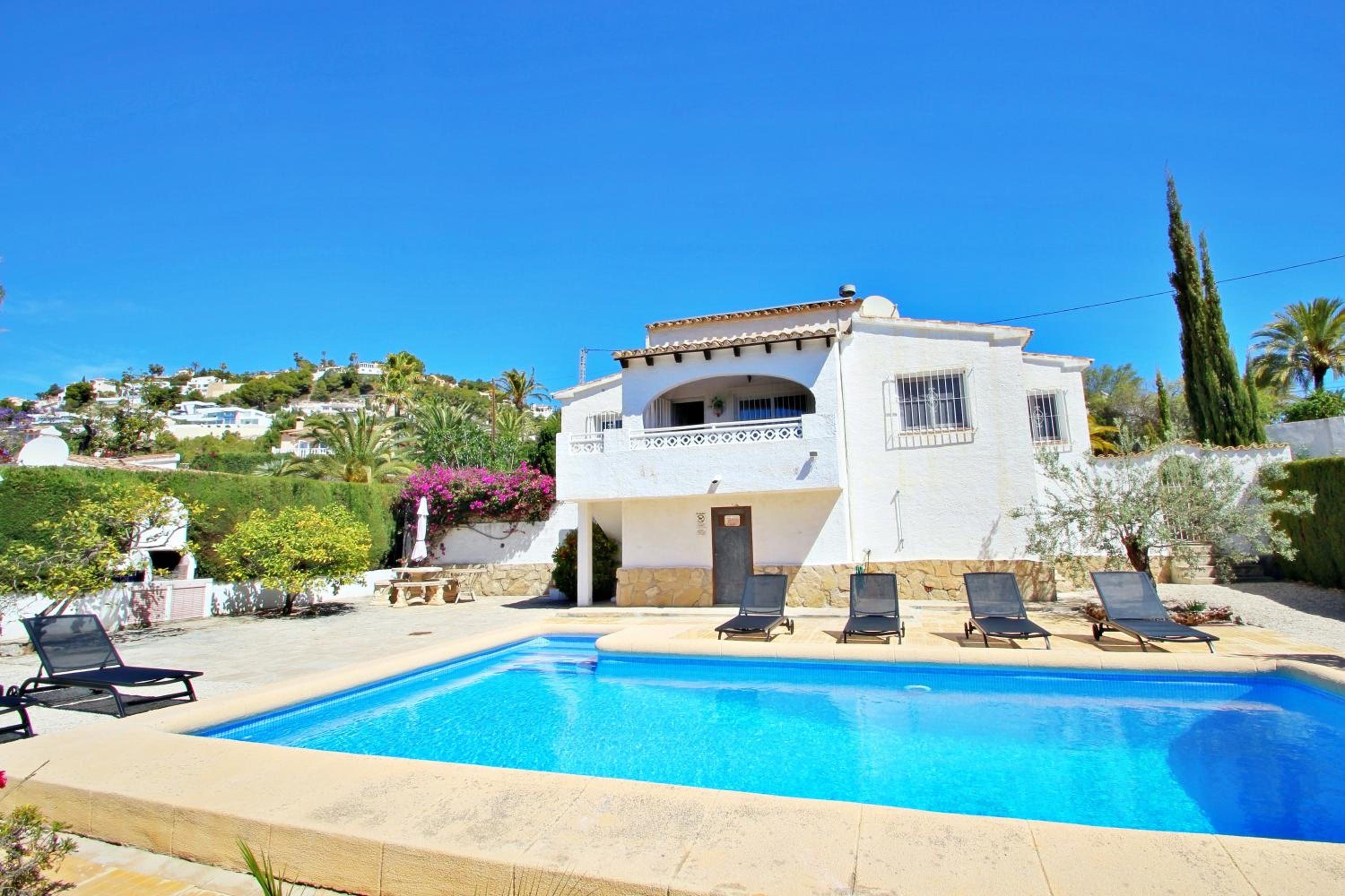 Three-Bedroom Villa photo 2