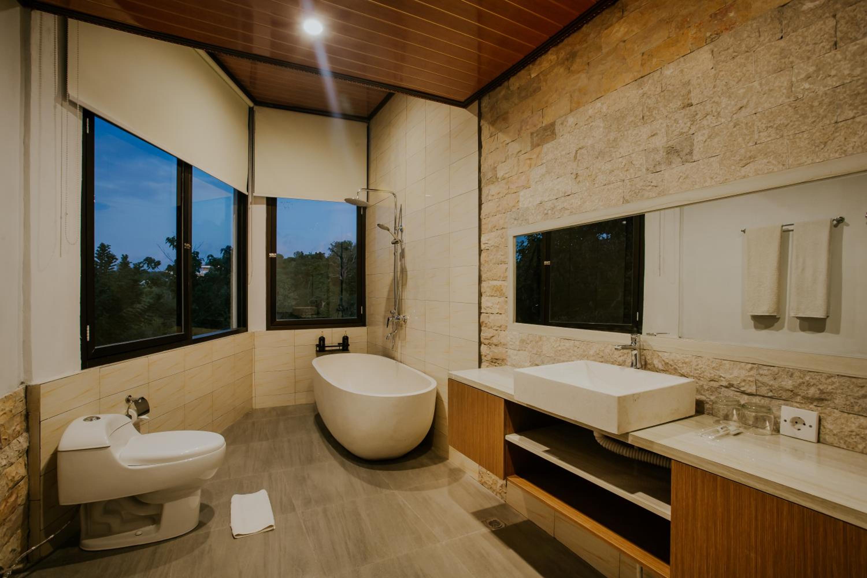 Suite with Mountain View - Photo 5