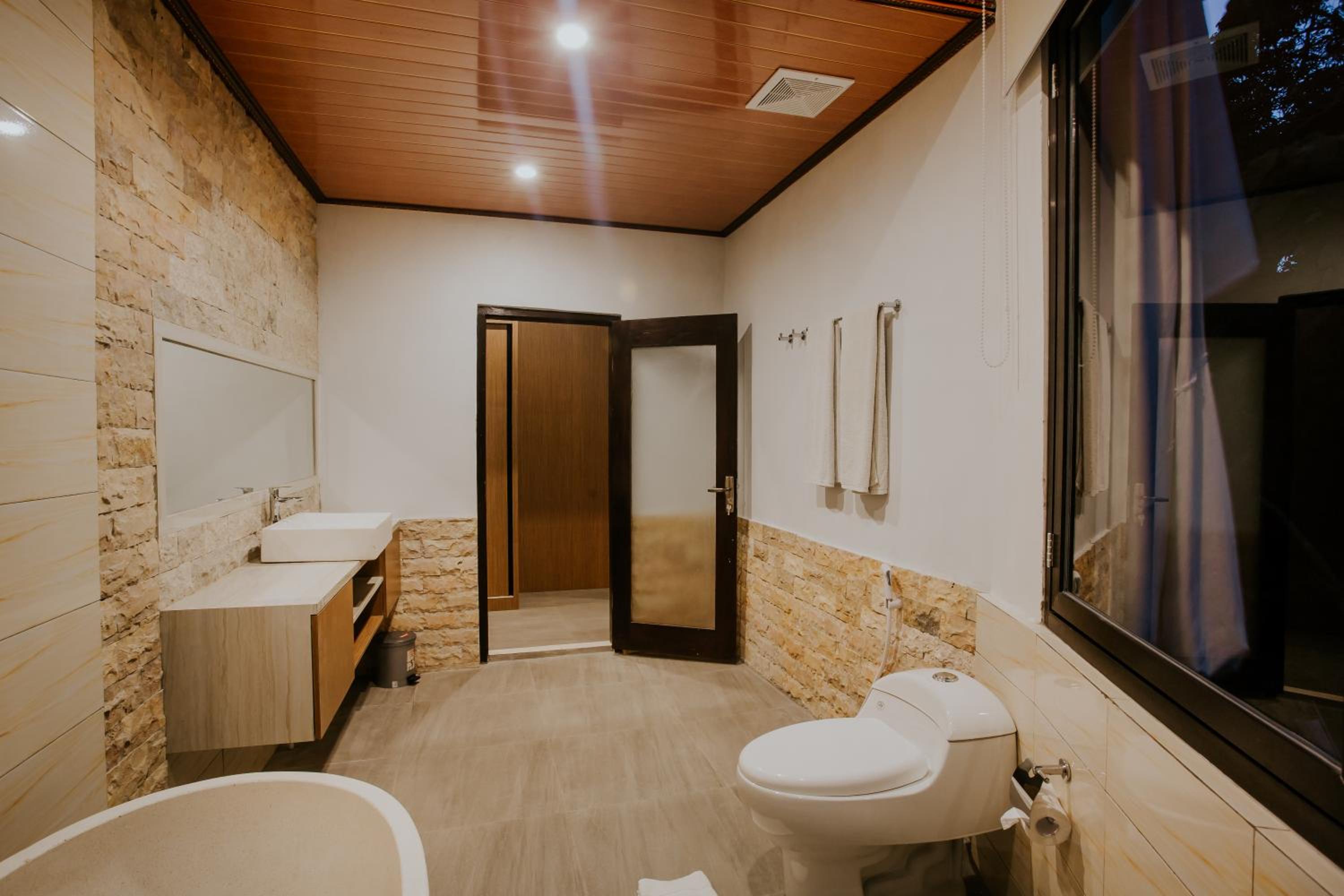 Suite with Mountain View - Photo 4