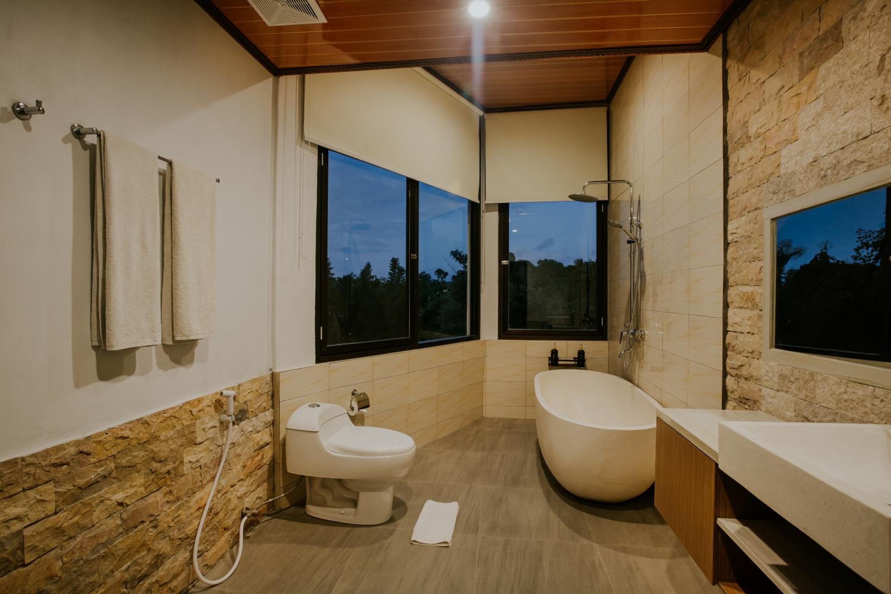 Suite with Mountain View - Photo 3