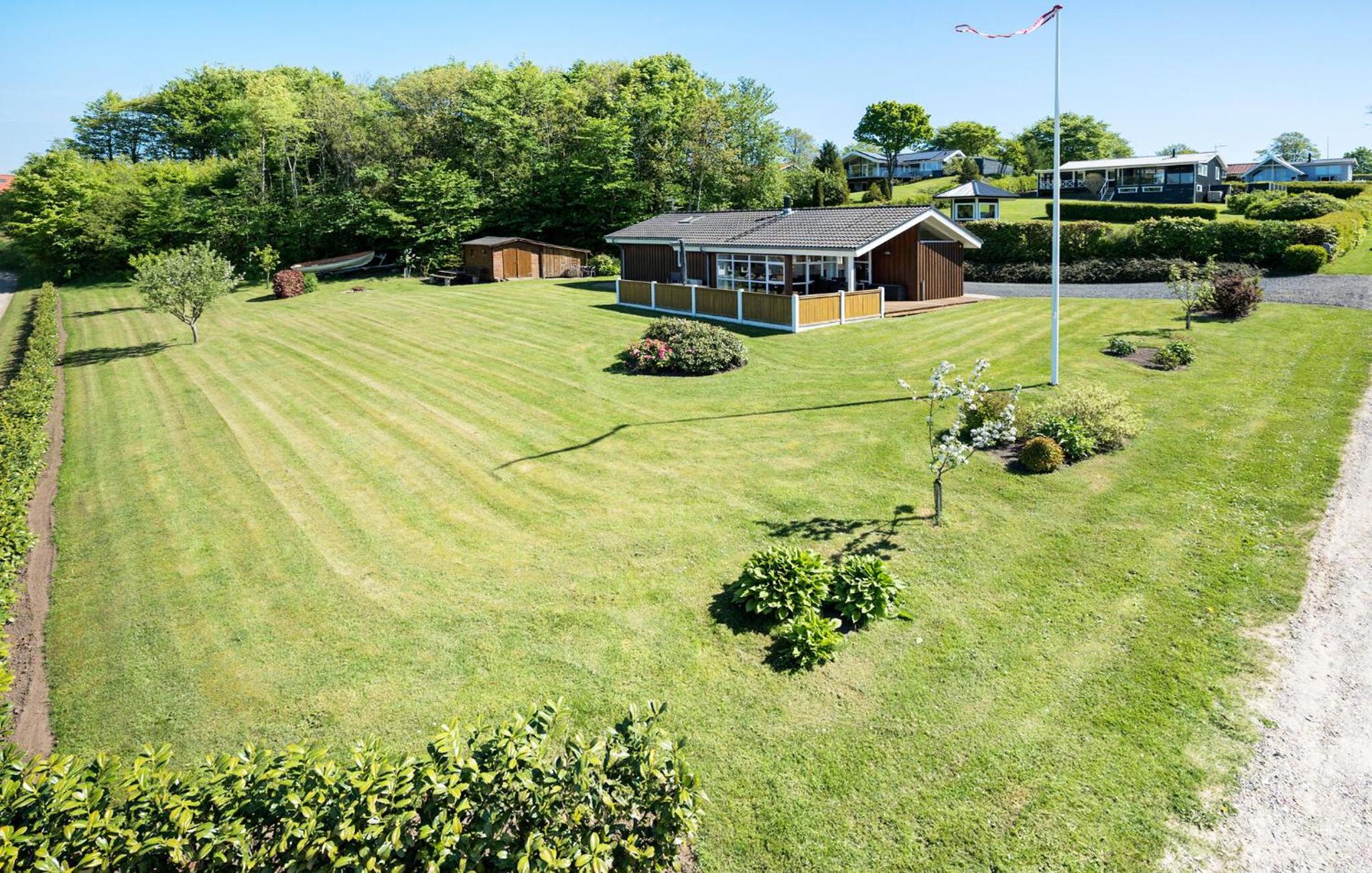 Three-Bedroom Vacation Home  photo 3