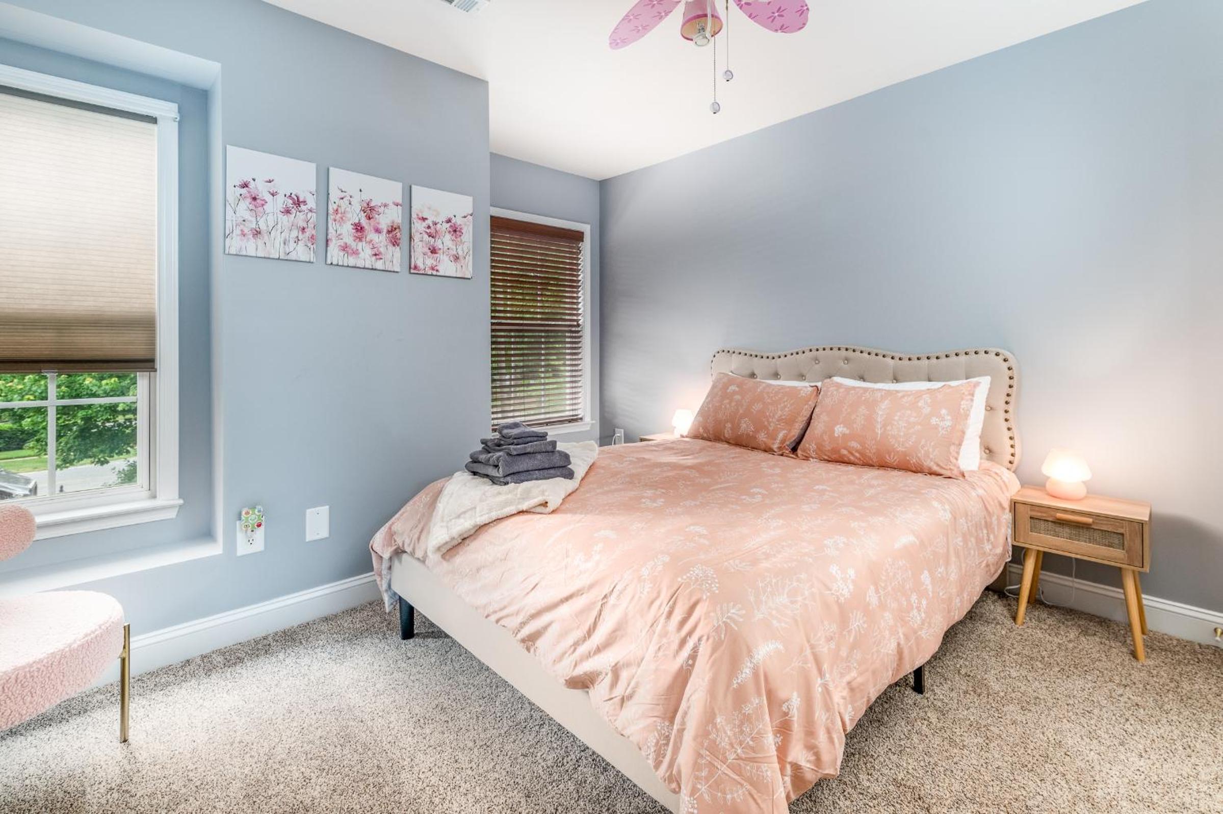Five-Bedroom House photo 2