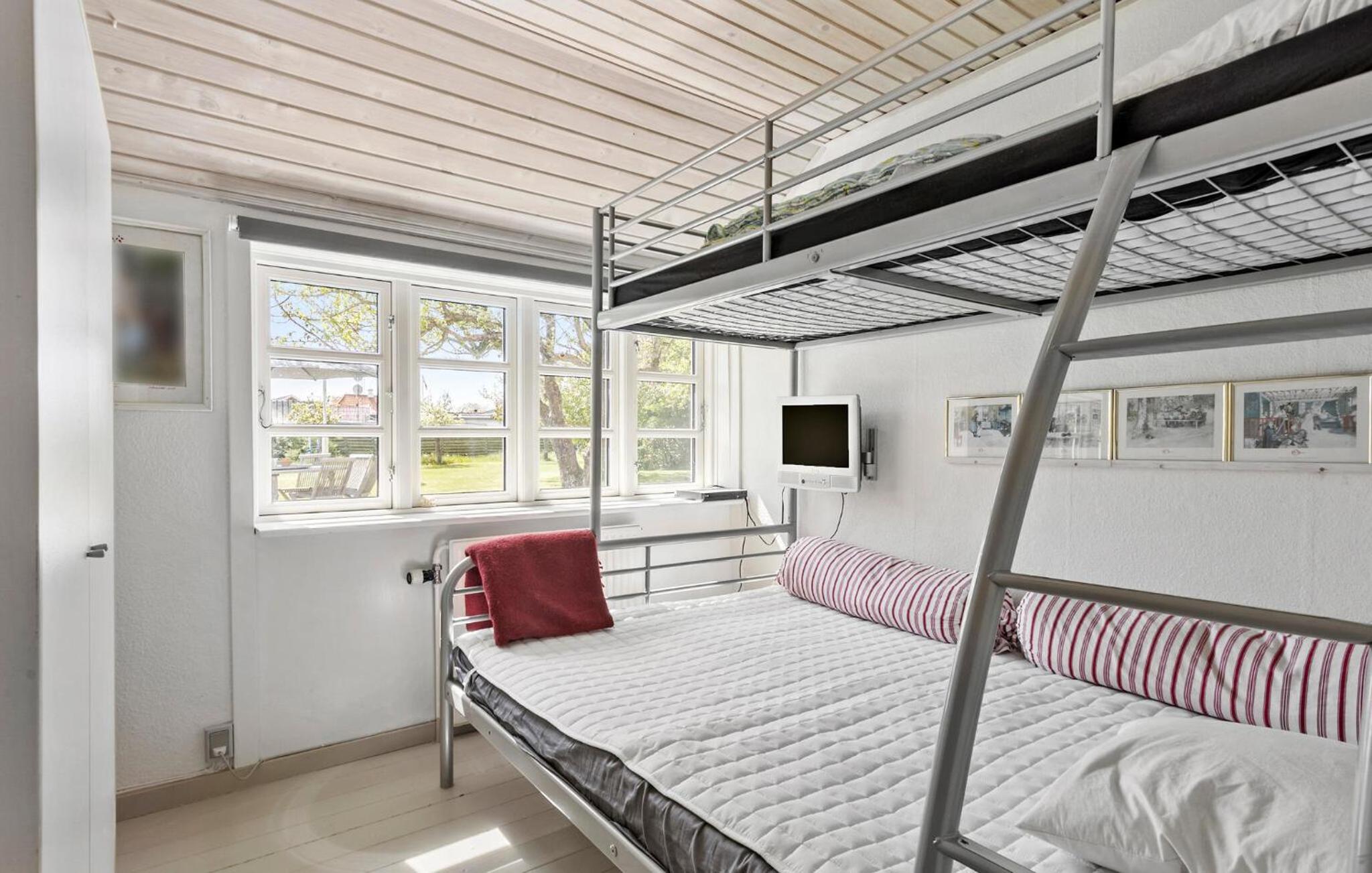 Three-Bedroom Holiday Home  photo 2