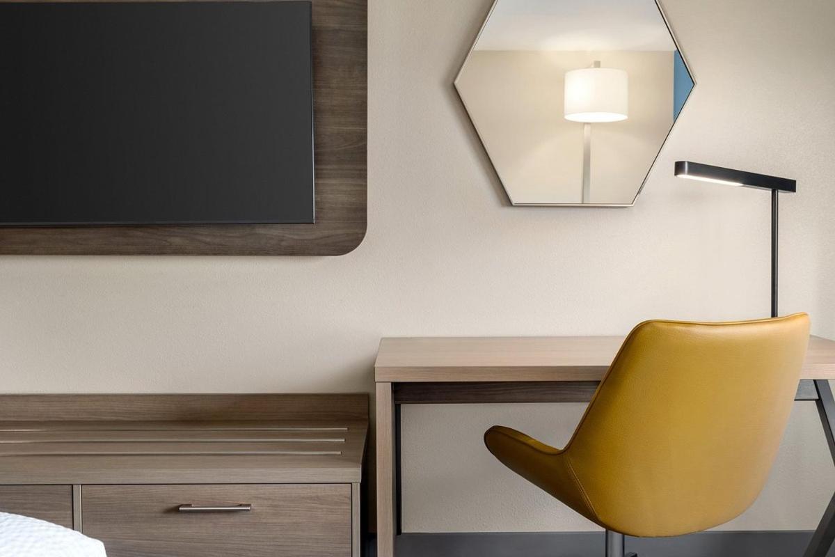 Holiday Inn Express & Suites Albany Airport Area - Latham by IHG