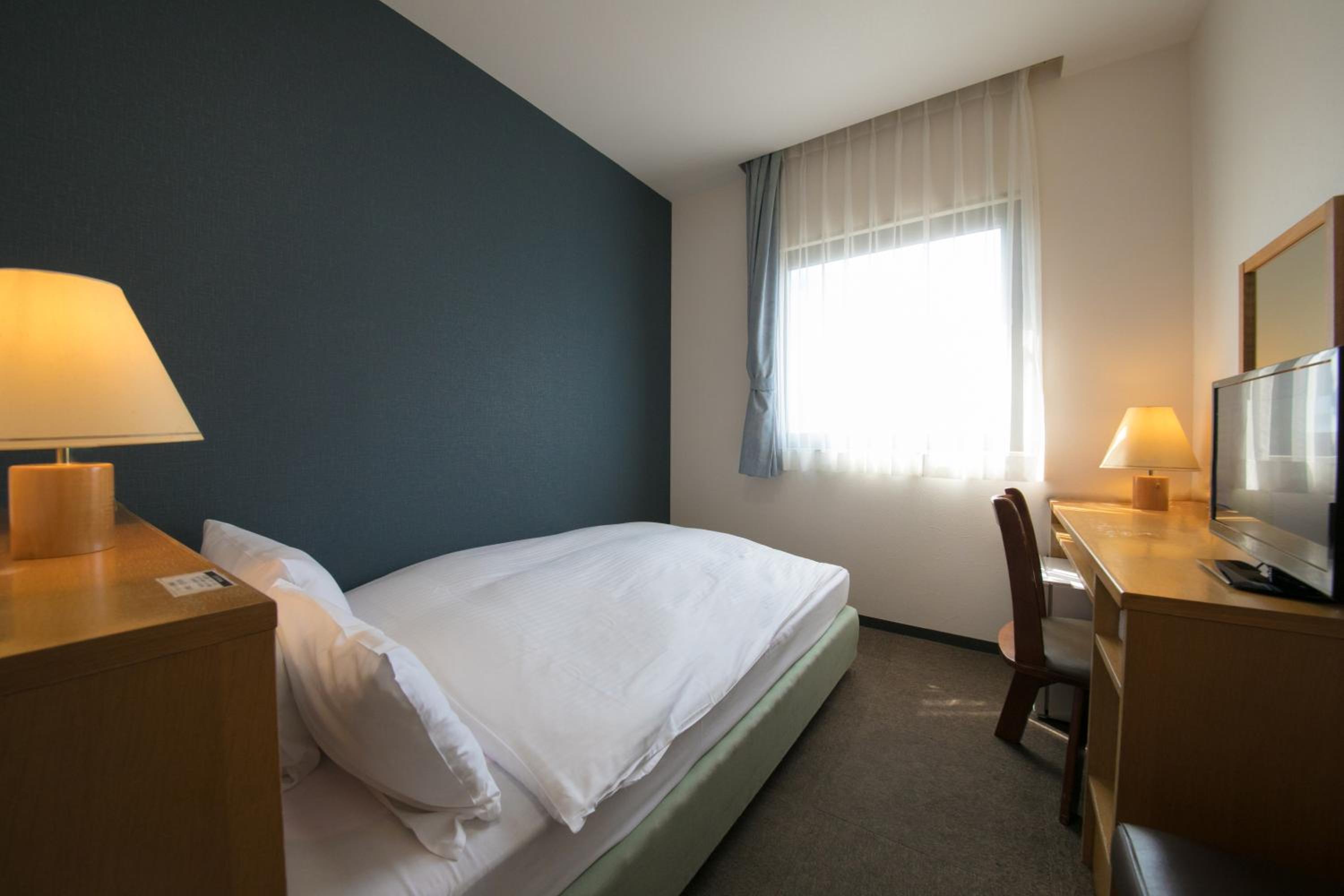 Double Room with Small Double Bed - Smoking - Photo 1