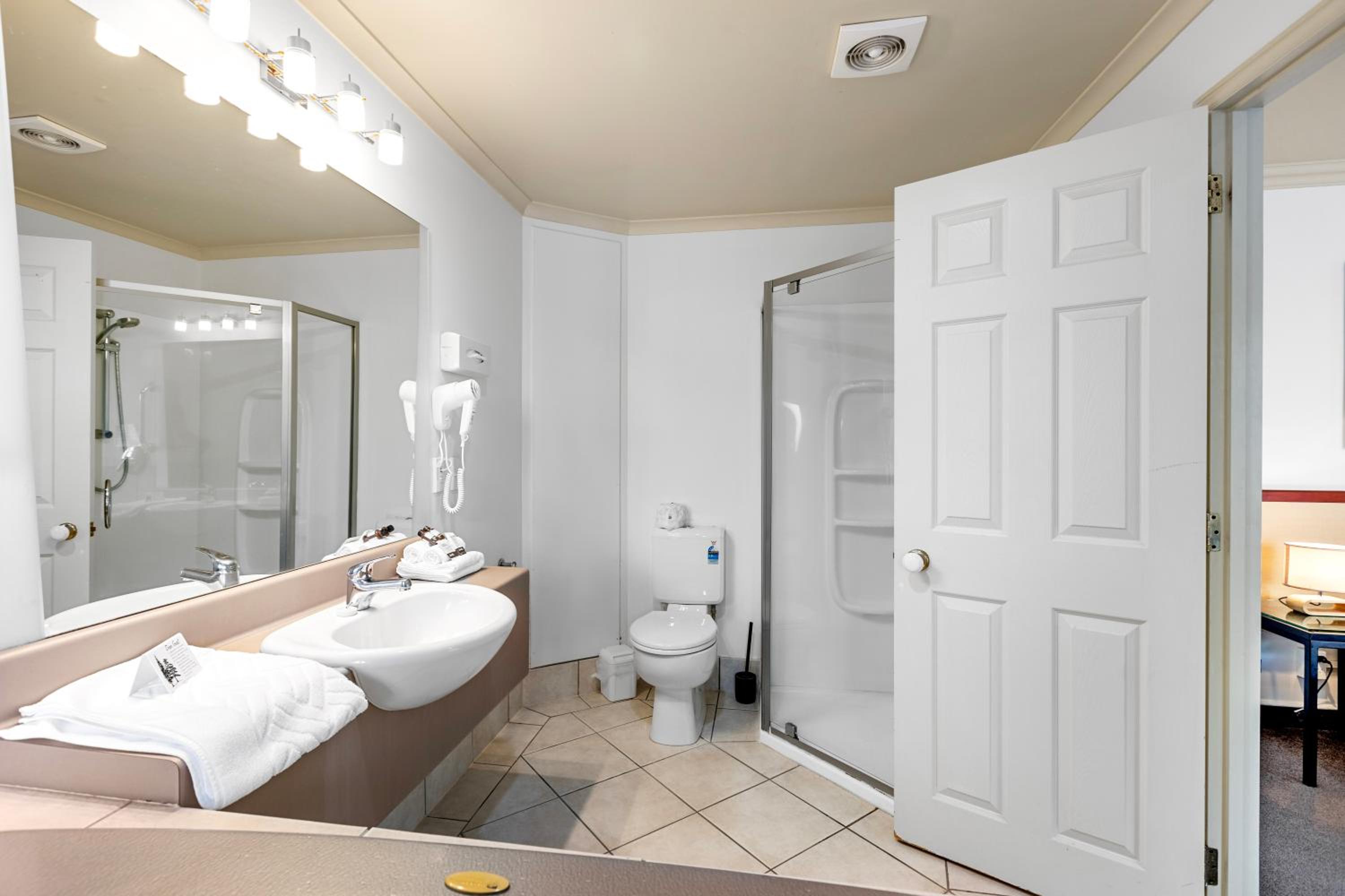 Executive Studio with Spa Bath  photo 2