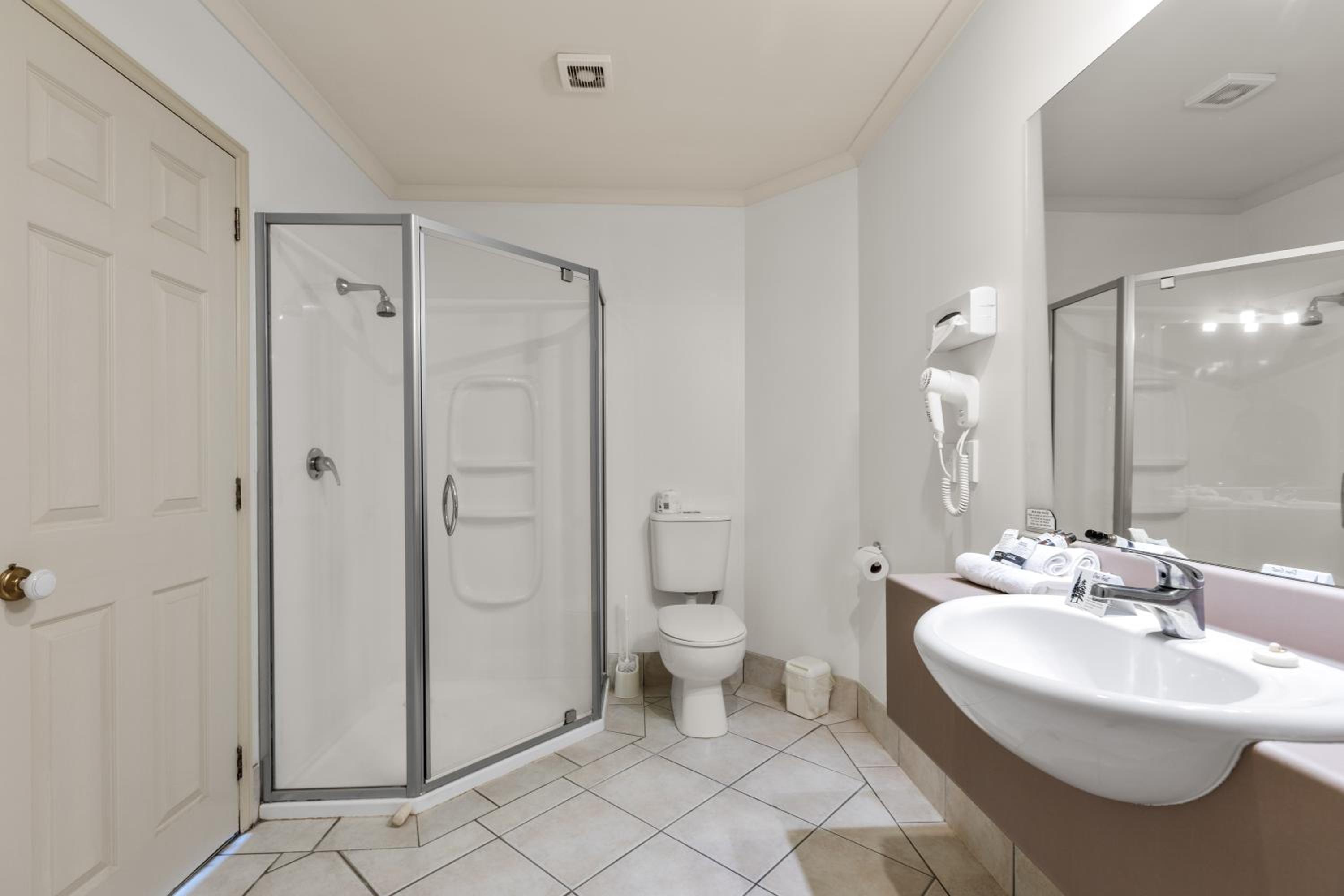 Executive Studio with Spa Bath  photo 3