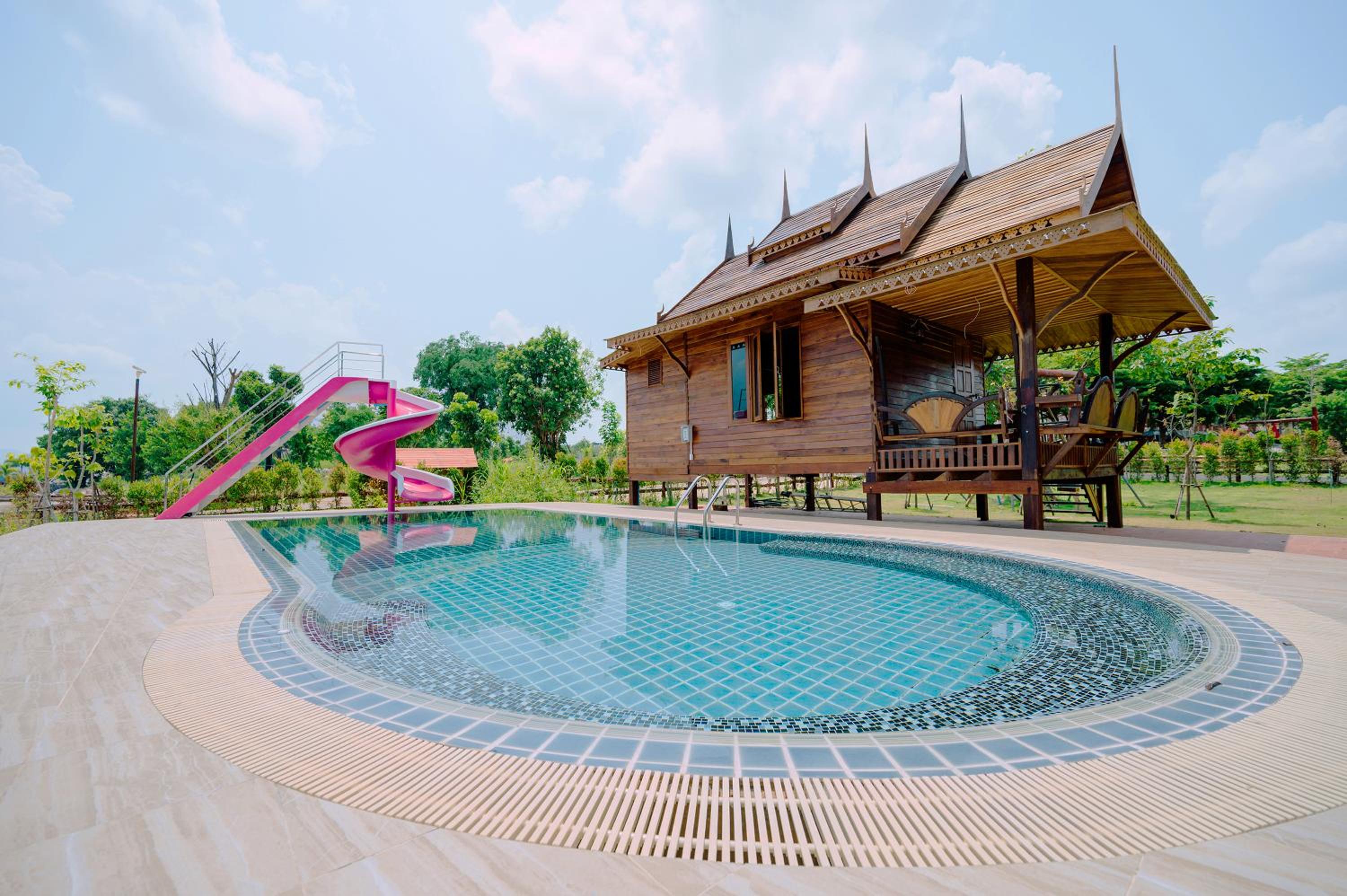 Villa with Private Pool - Photo 16