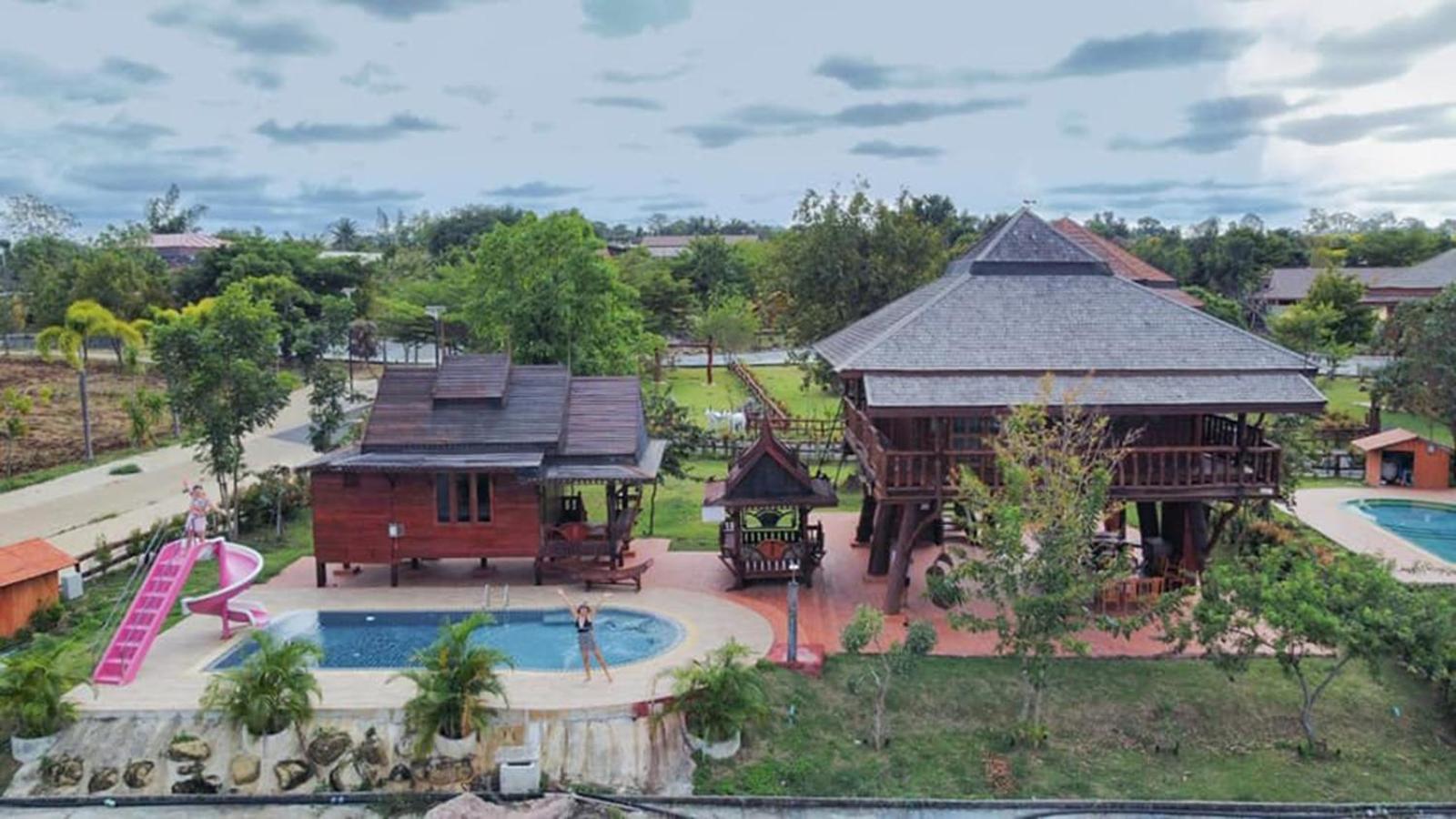 Villa with Private Pool - Photo 9