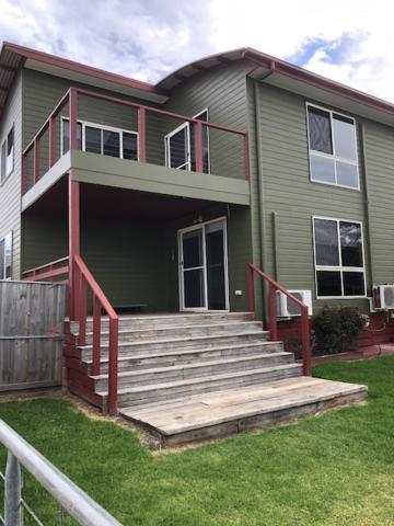 Three-Bedroom House photo 2