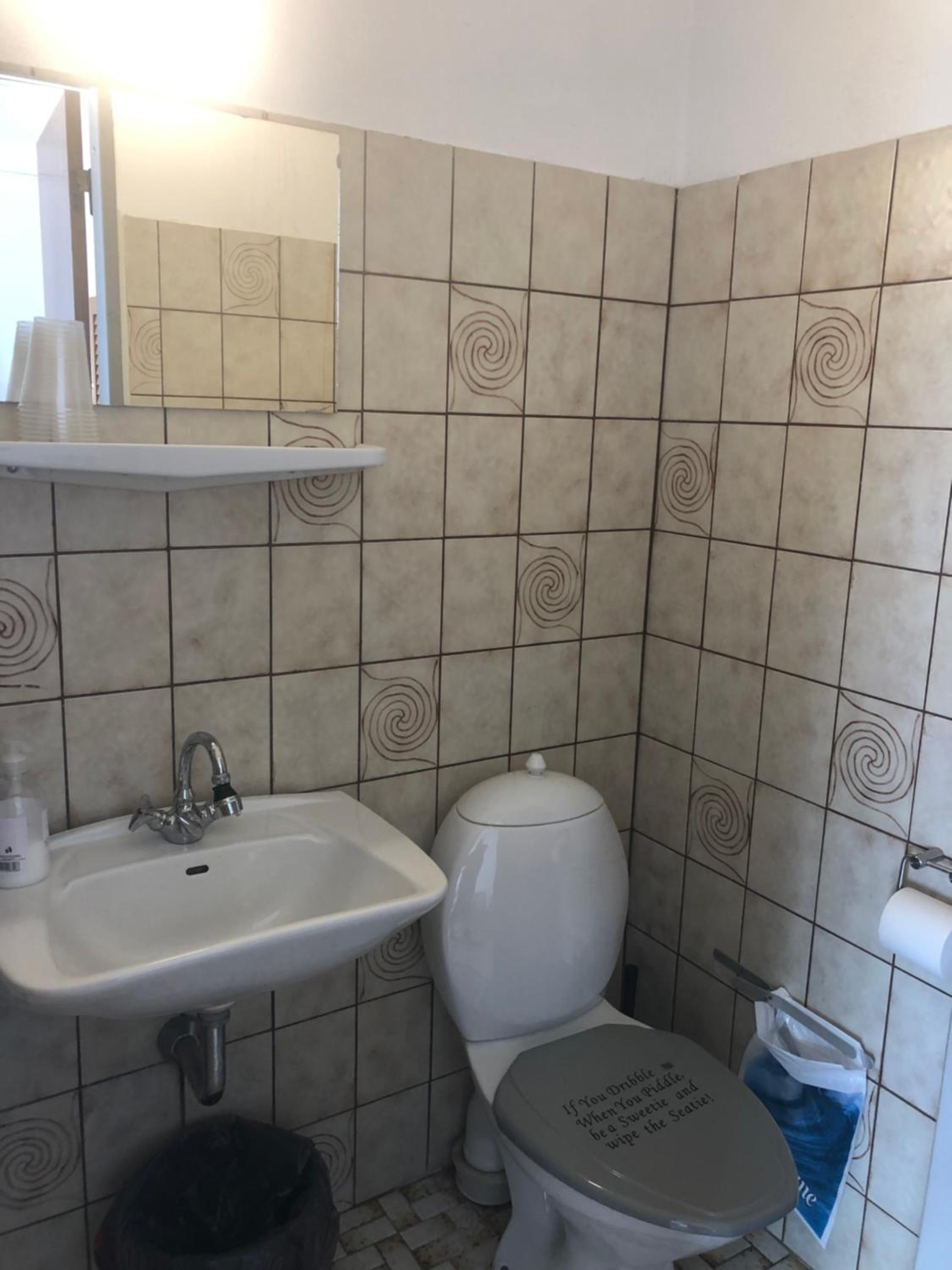 Twin Room with Bathroom - Photo 12