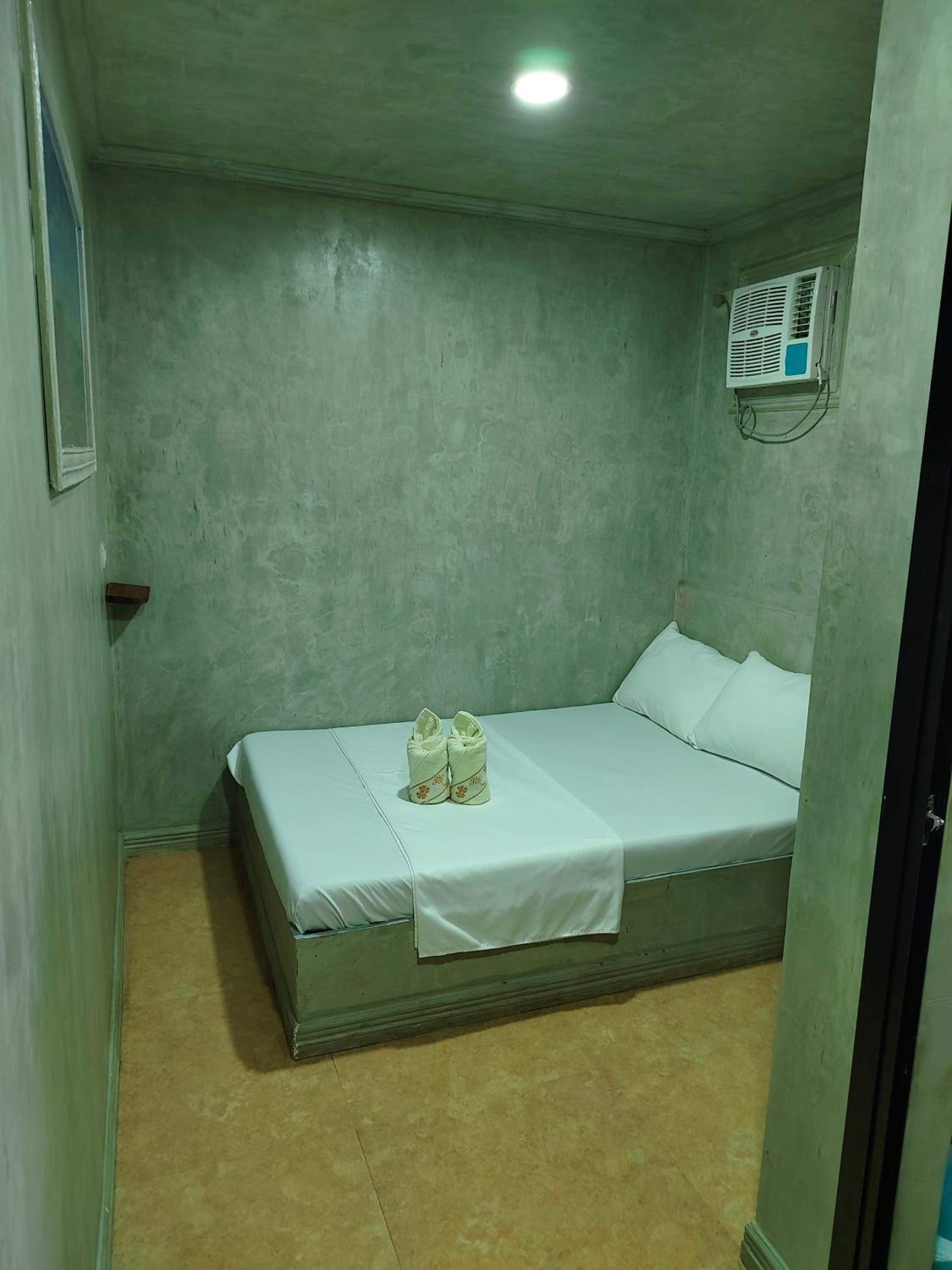 Budget Double Room photo 2
