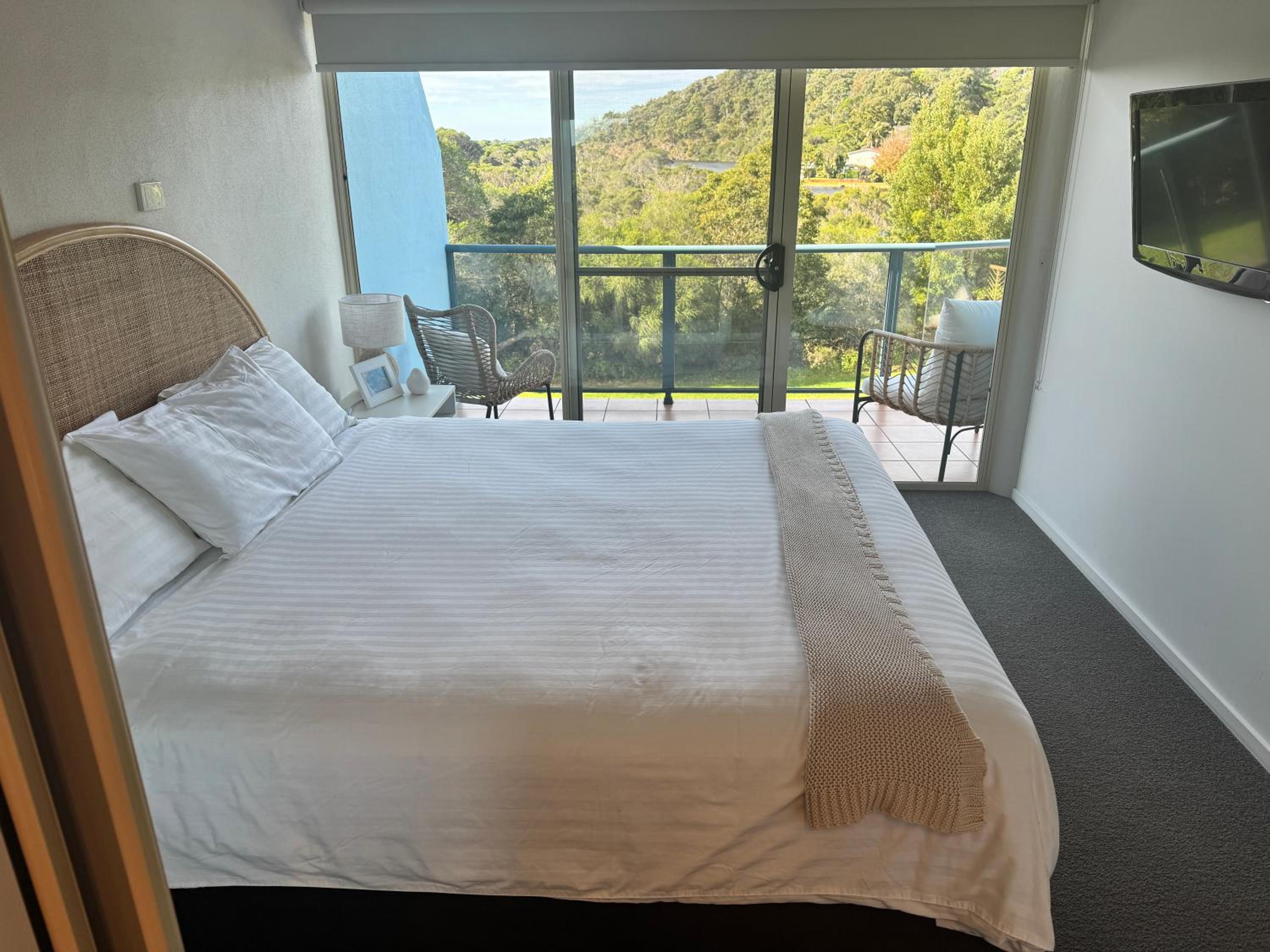 Apartment with Lake View photo 3