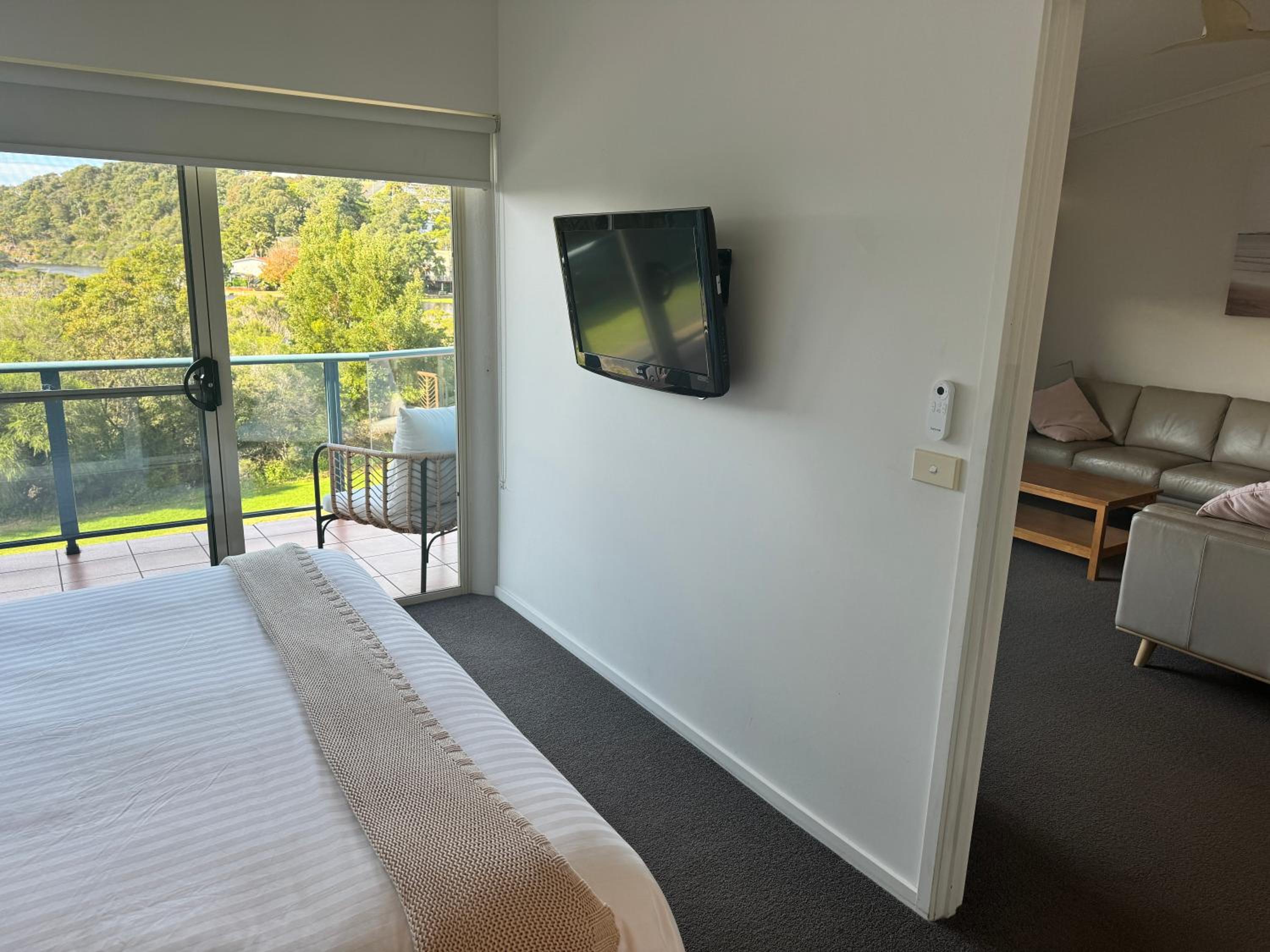 Apartment with Lake View photo 2