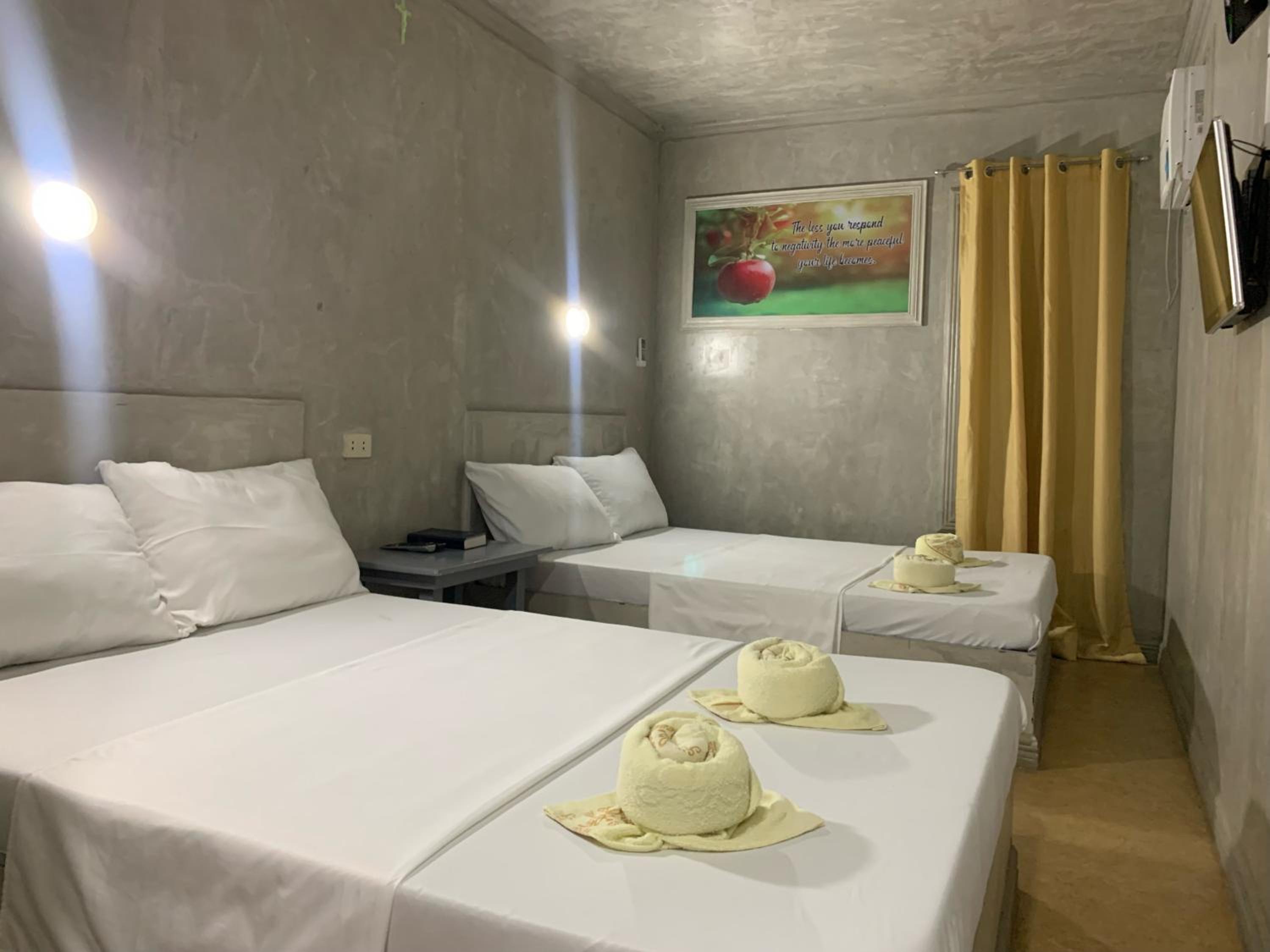Economy Quadruple Room photo 3