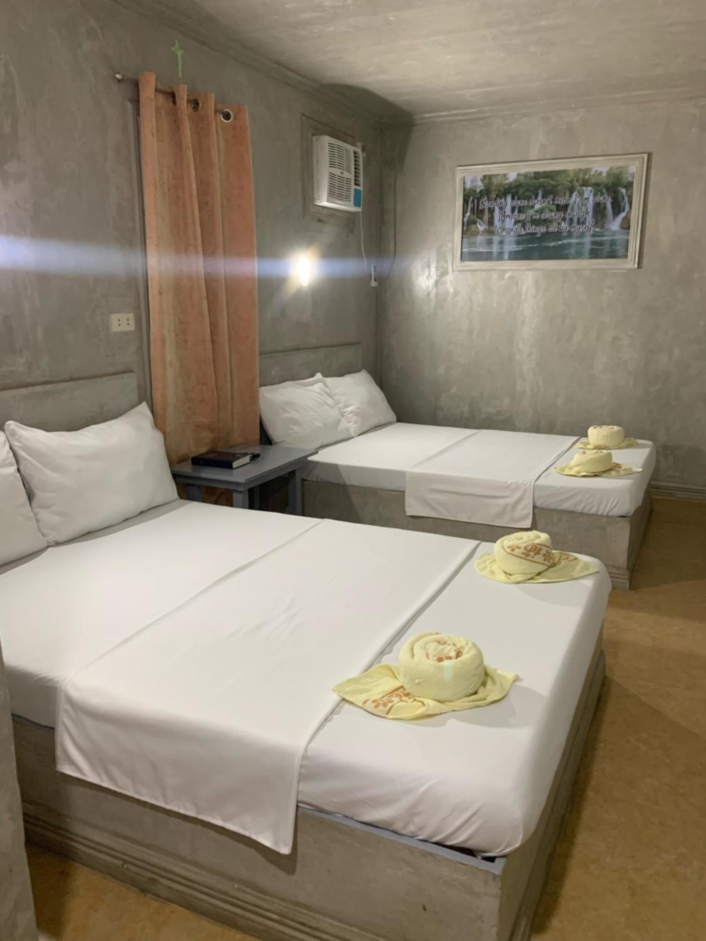 Economy Quadruple Room photo 2