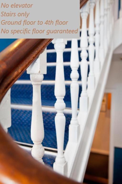Standard Double Room with Private Bathroom - Photo 6