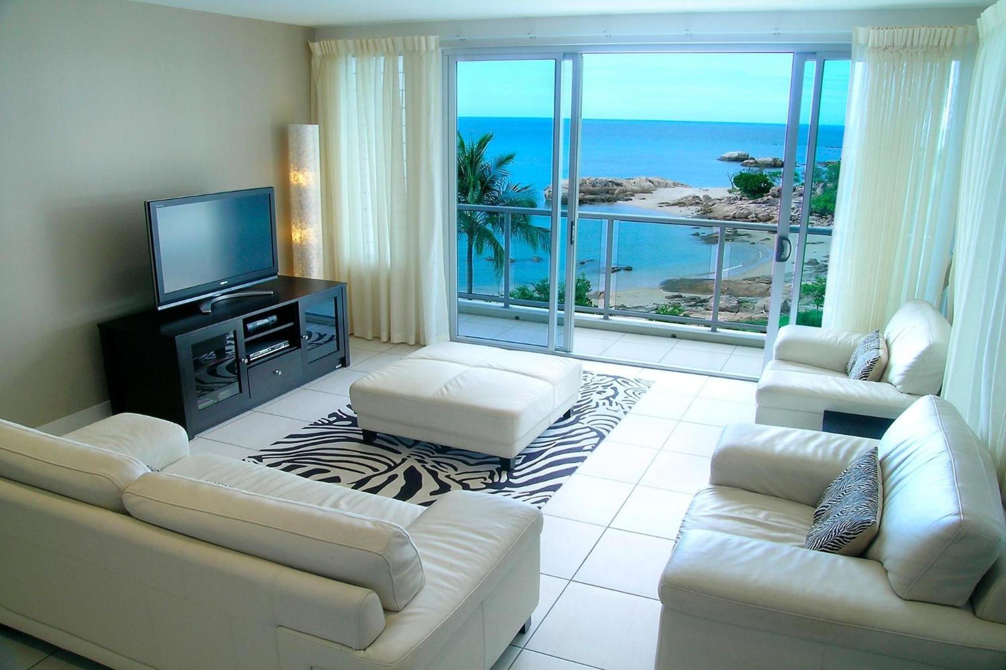 Three-Bedroom Ocean View Apartment photo 2