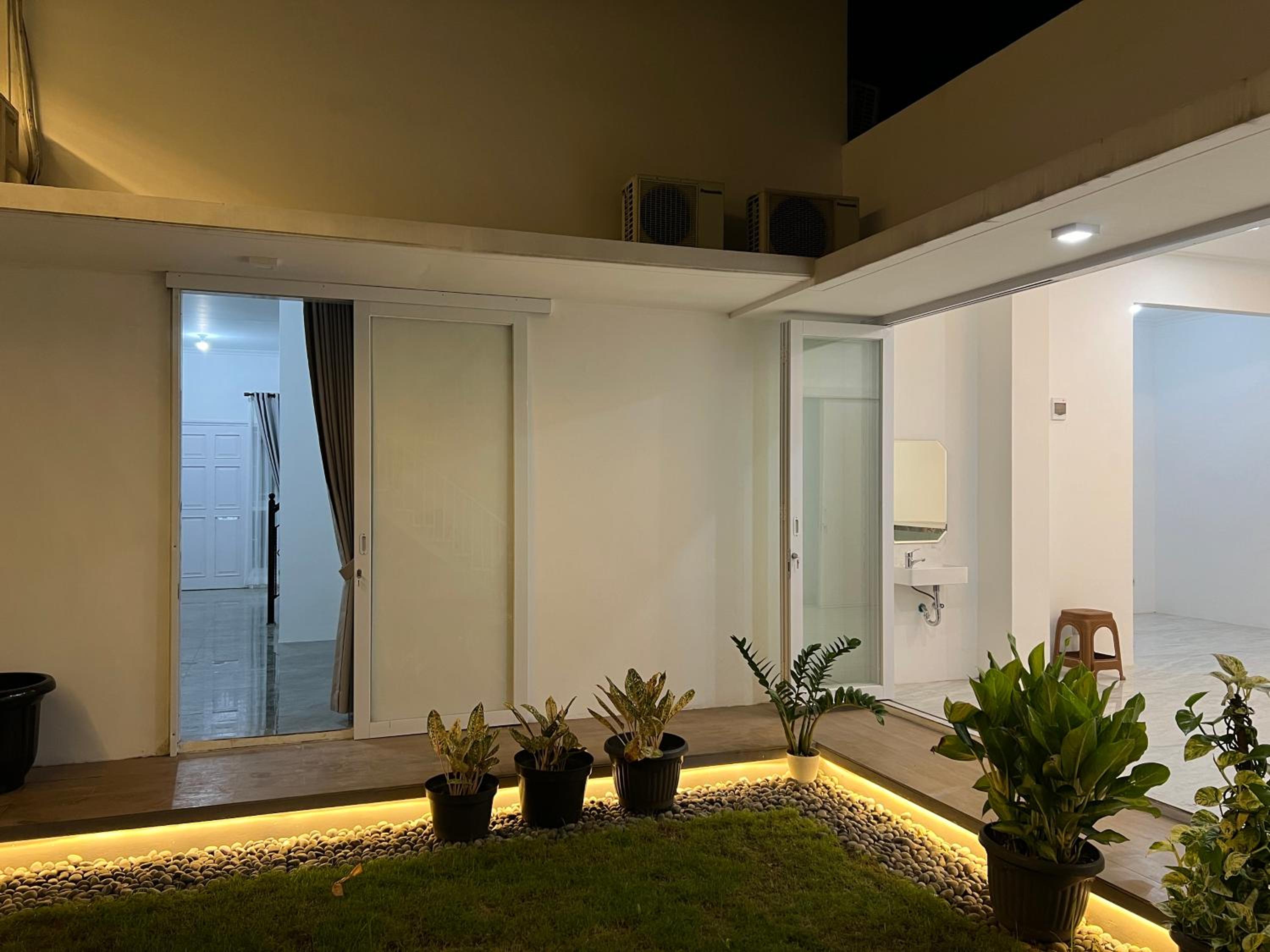 Four-Bedroom House photo 2