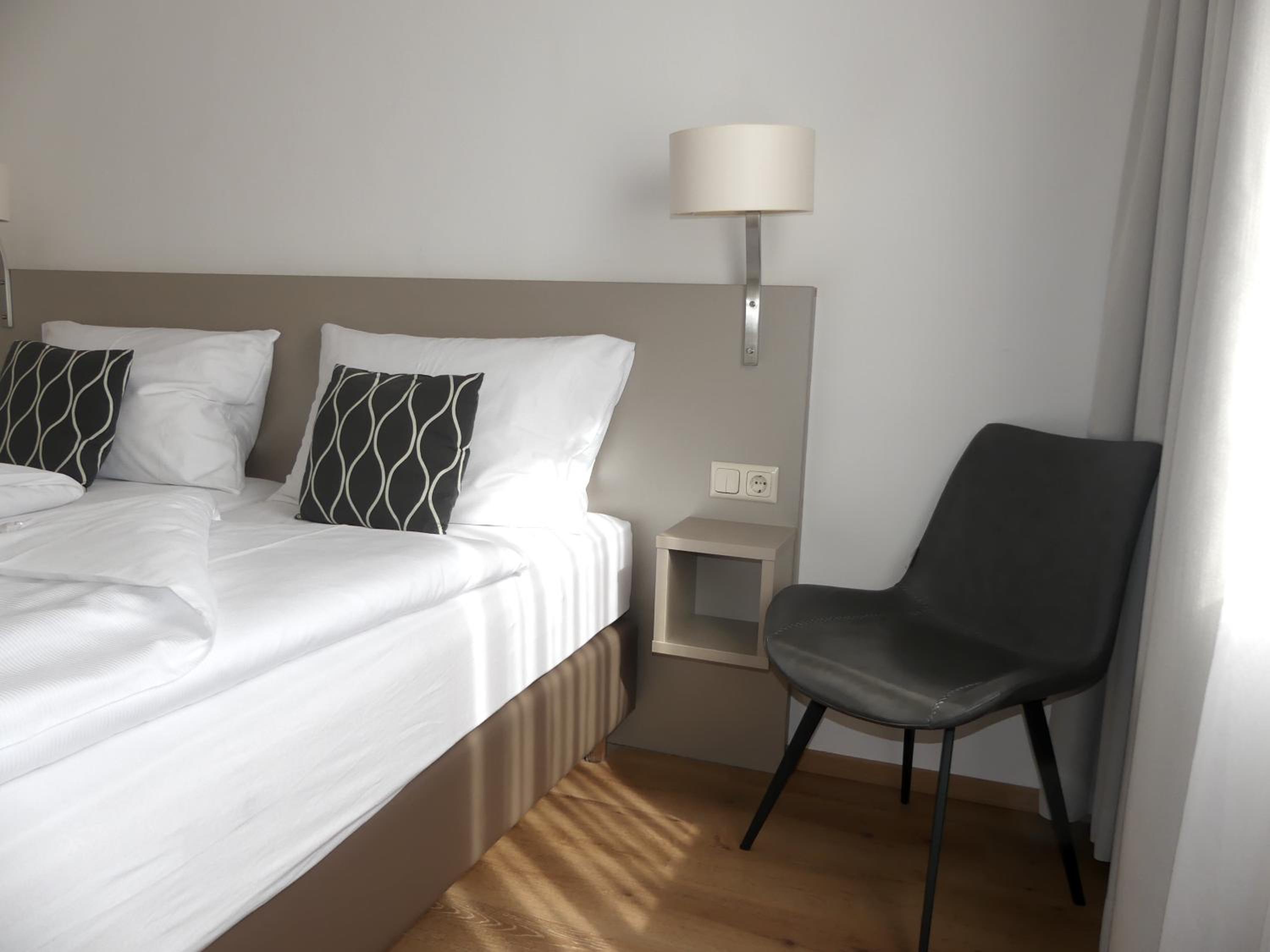 Economy Double Room - Photo 7