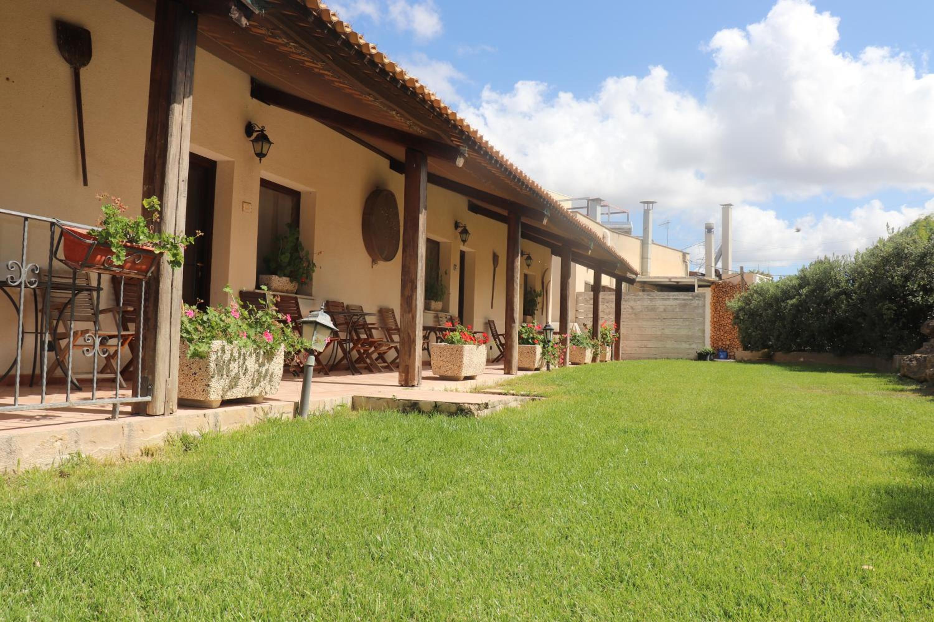 Double or Twin Room with Garden View - Photo 3