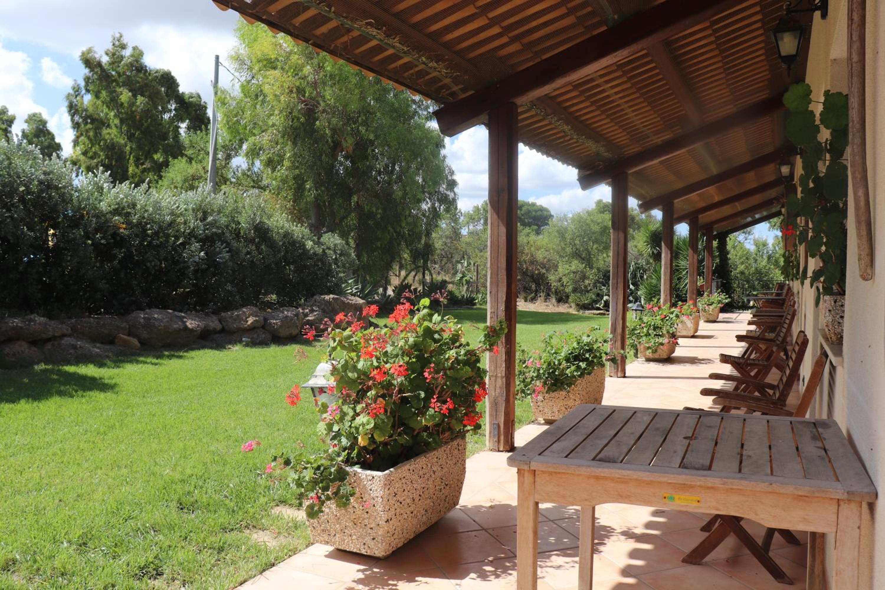 Double or Twin Room with Garden View - Photo 4