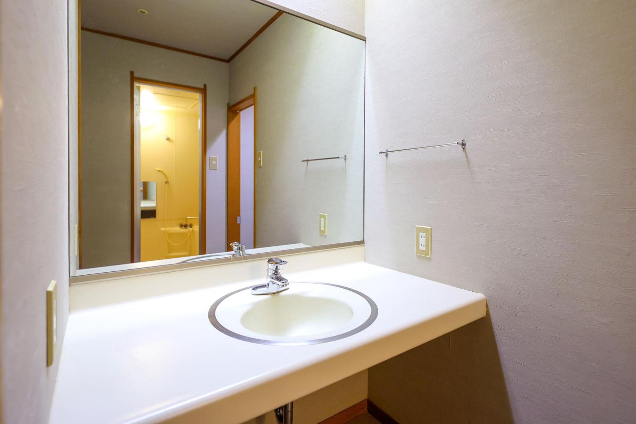 Standard Japanese-Style-Room with 10+4.5 Tatami mats - Indoor Bath - Non-Smoking - Photo 4