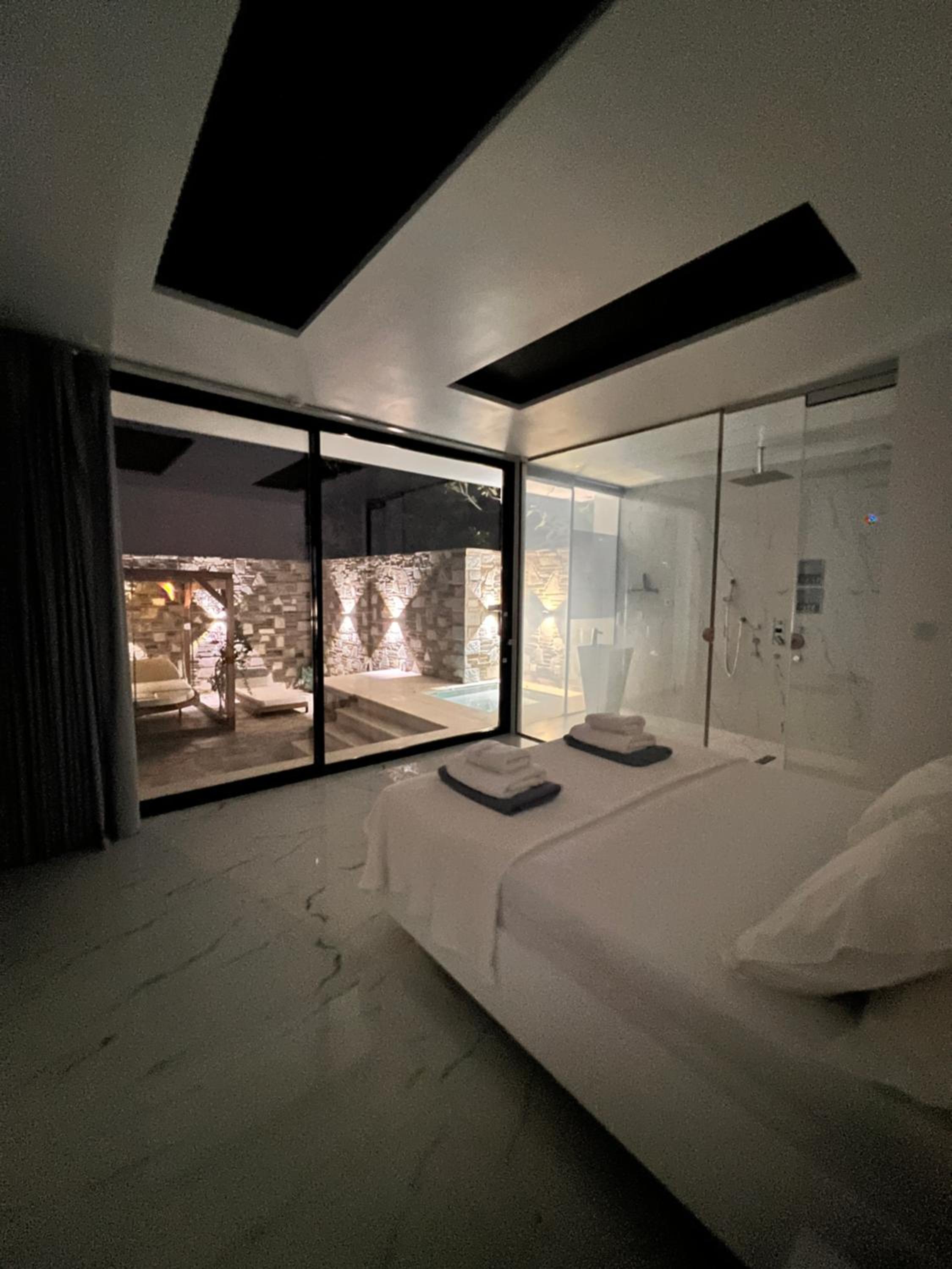 Villa with Private Pool - Photo 51