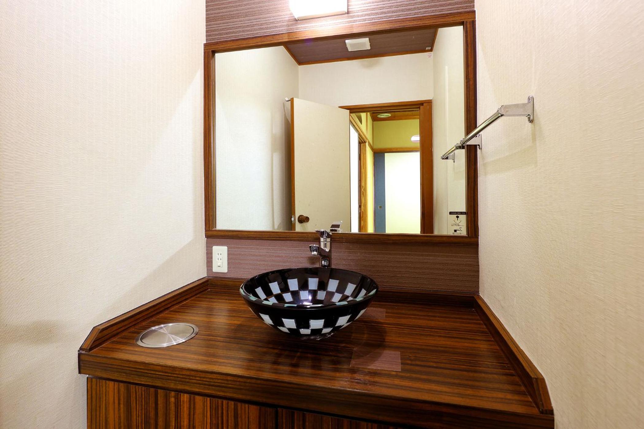 Standard Japanese-Style-Room with 10 Tatami mats - Shared Bathroom - Non-Smoking - Photo 6