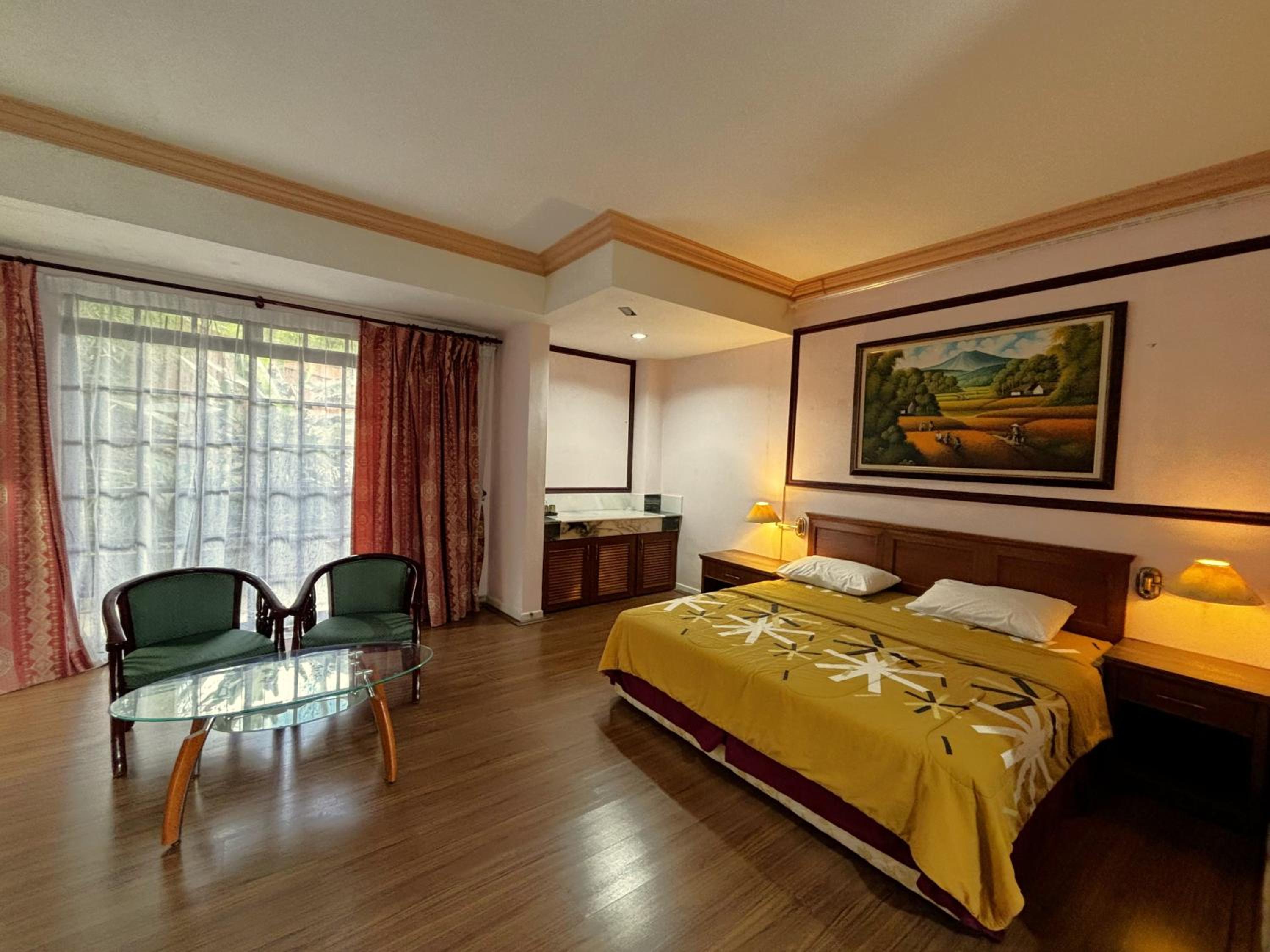 Deluxe King Room photo 2