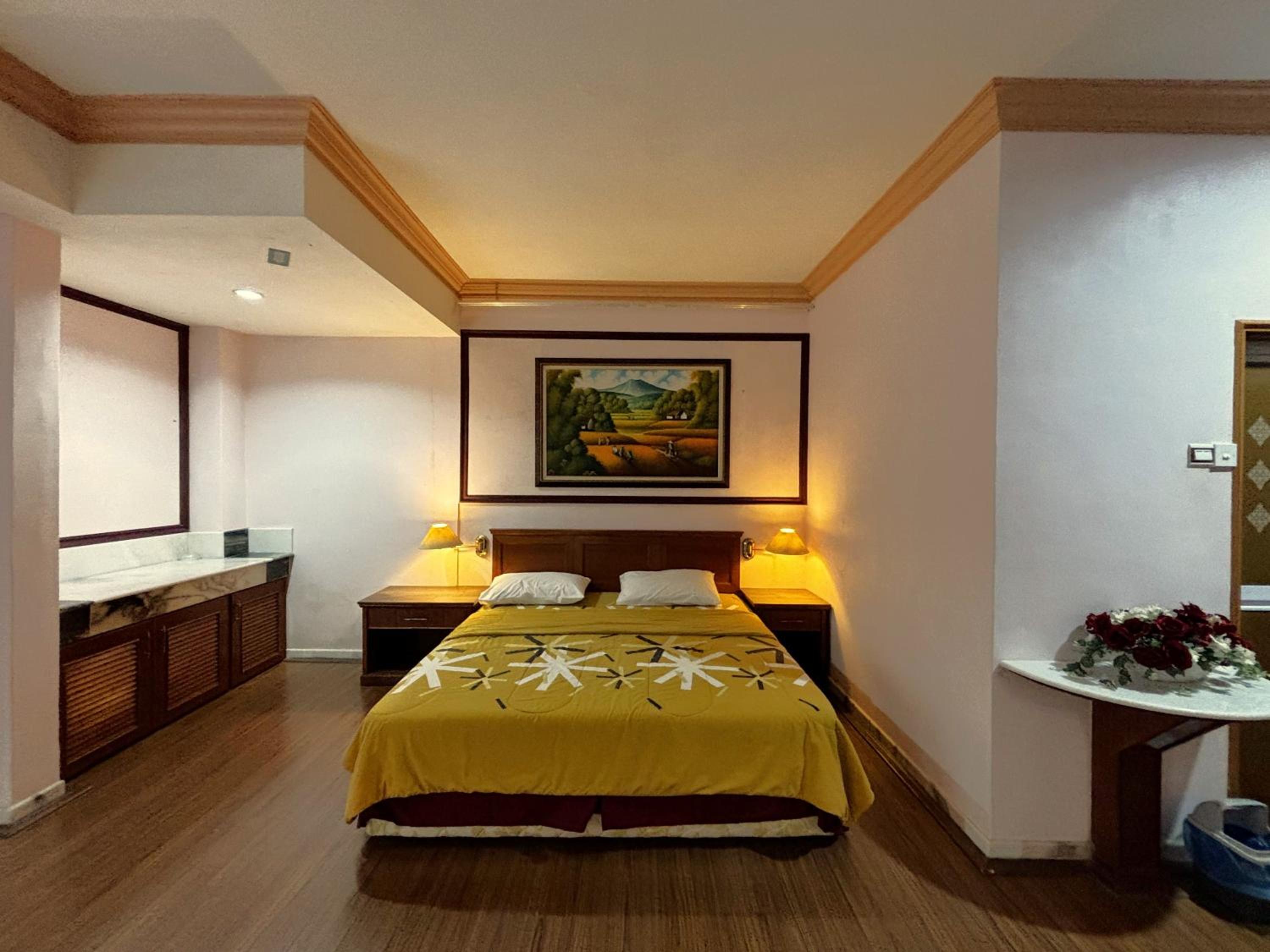Deluxe King Room photo 3