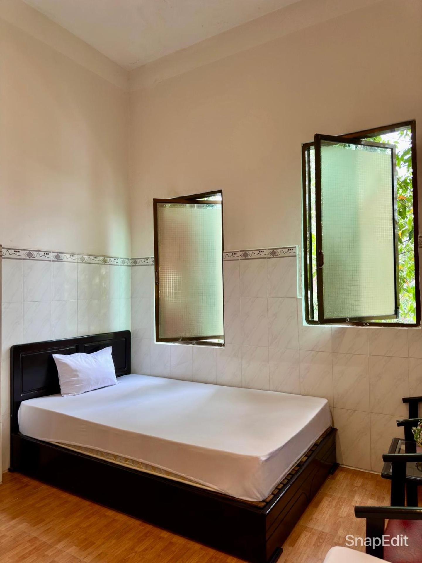 Family Room with Private Bathroom photo 3