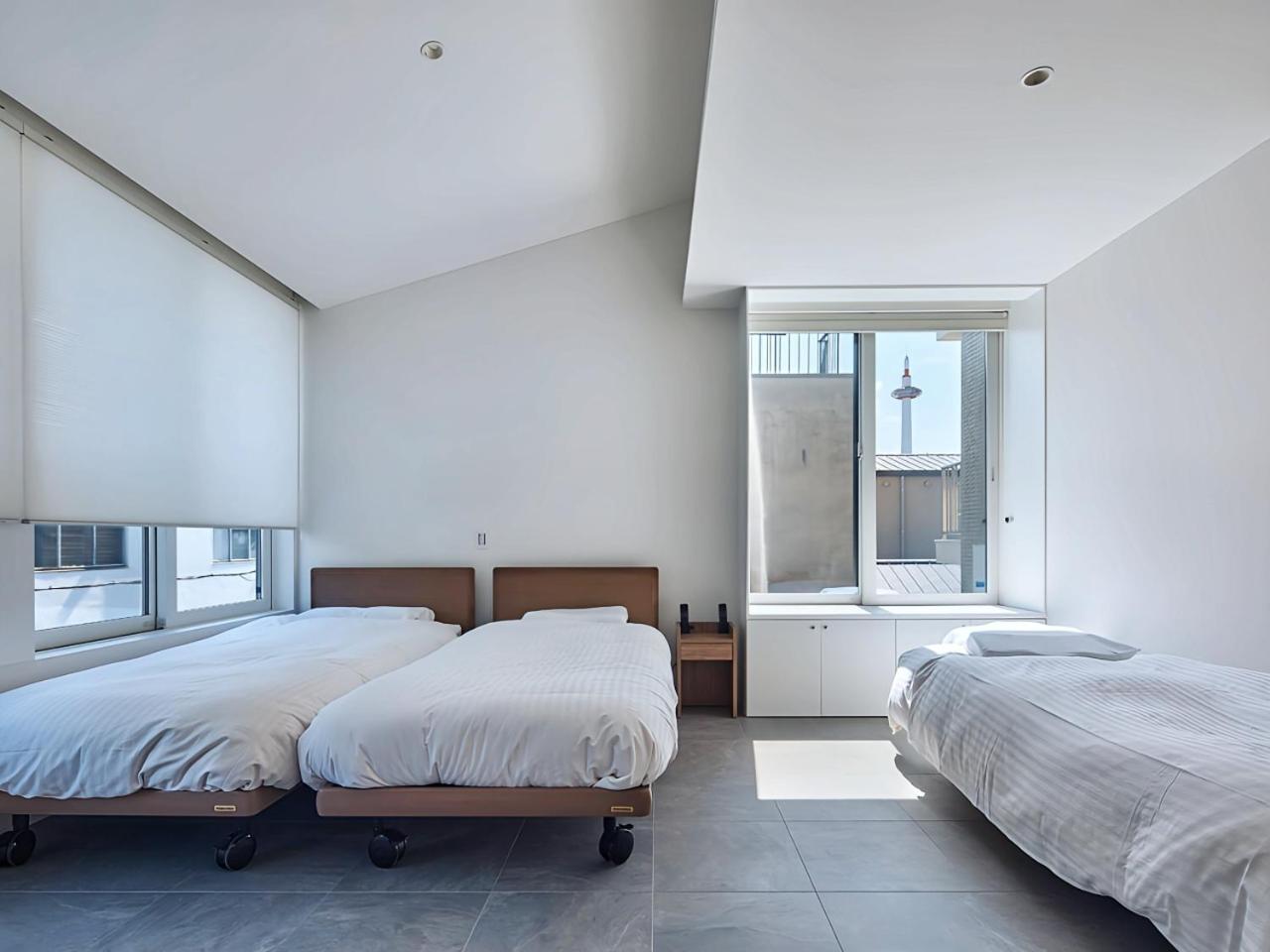 Twin Room with Private Bathroom - Photo 19