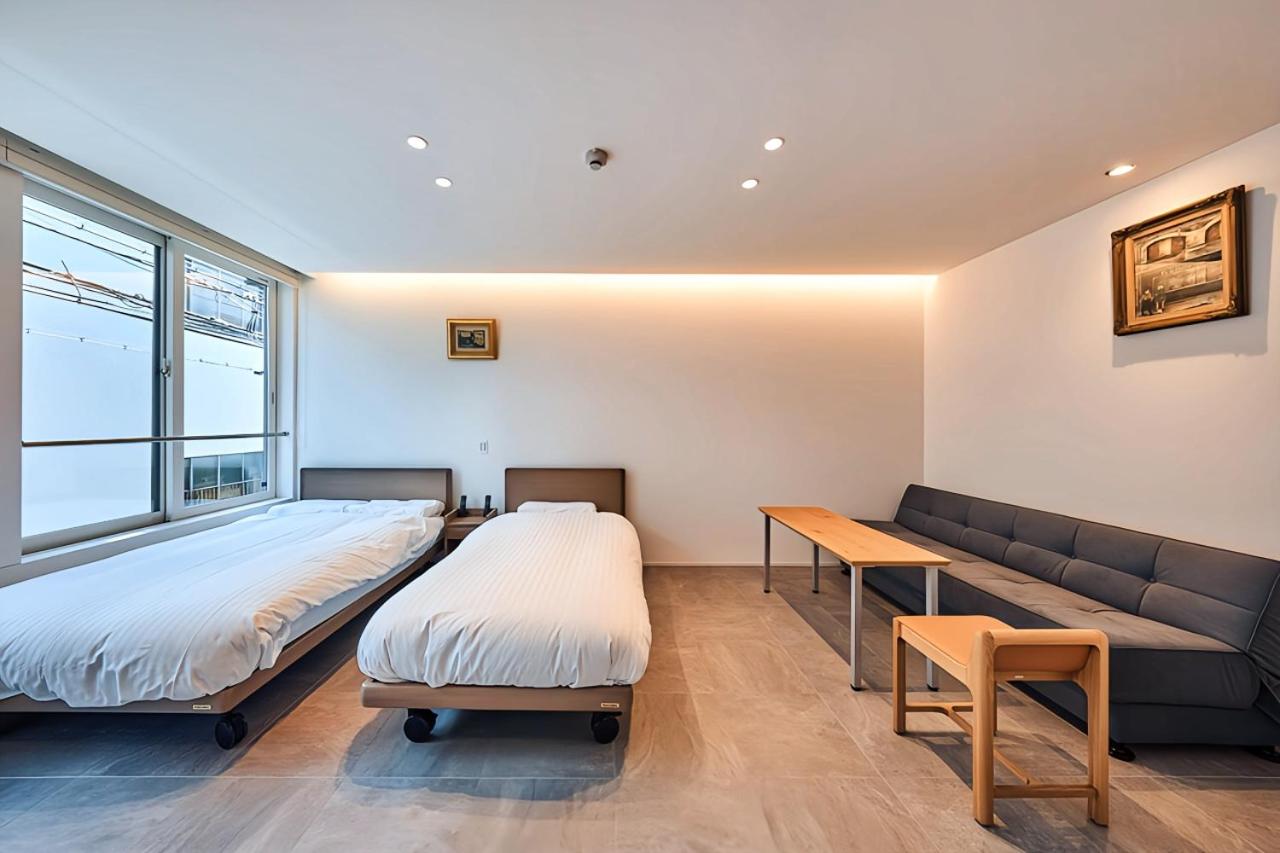 Twin Room with Private Bathroom - Photo 9