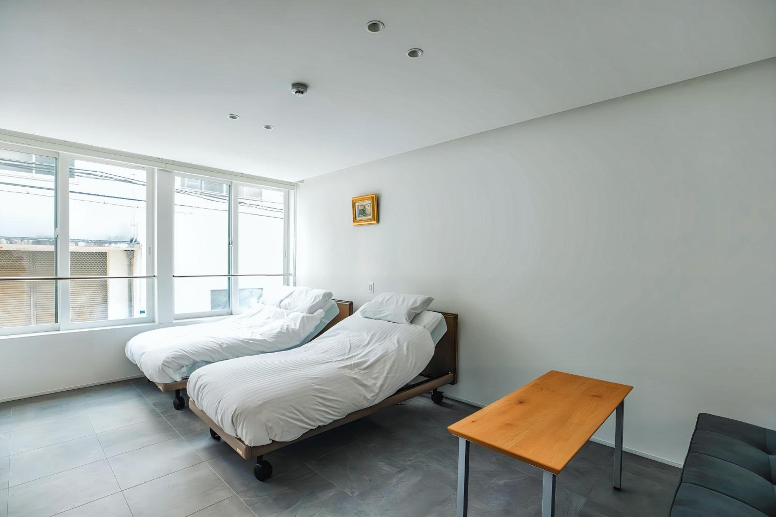 Twin Room with Private Bathroom - Photo 18