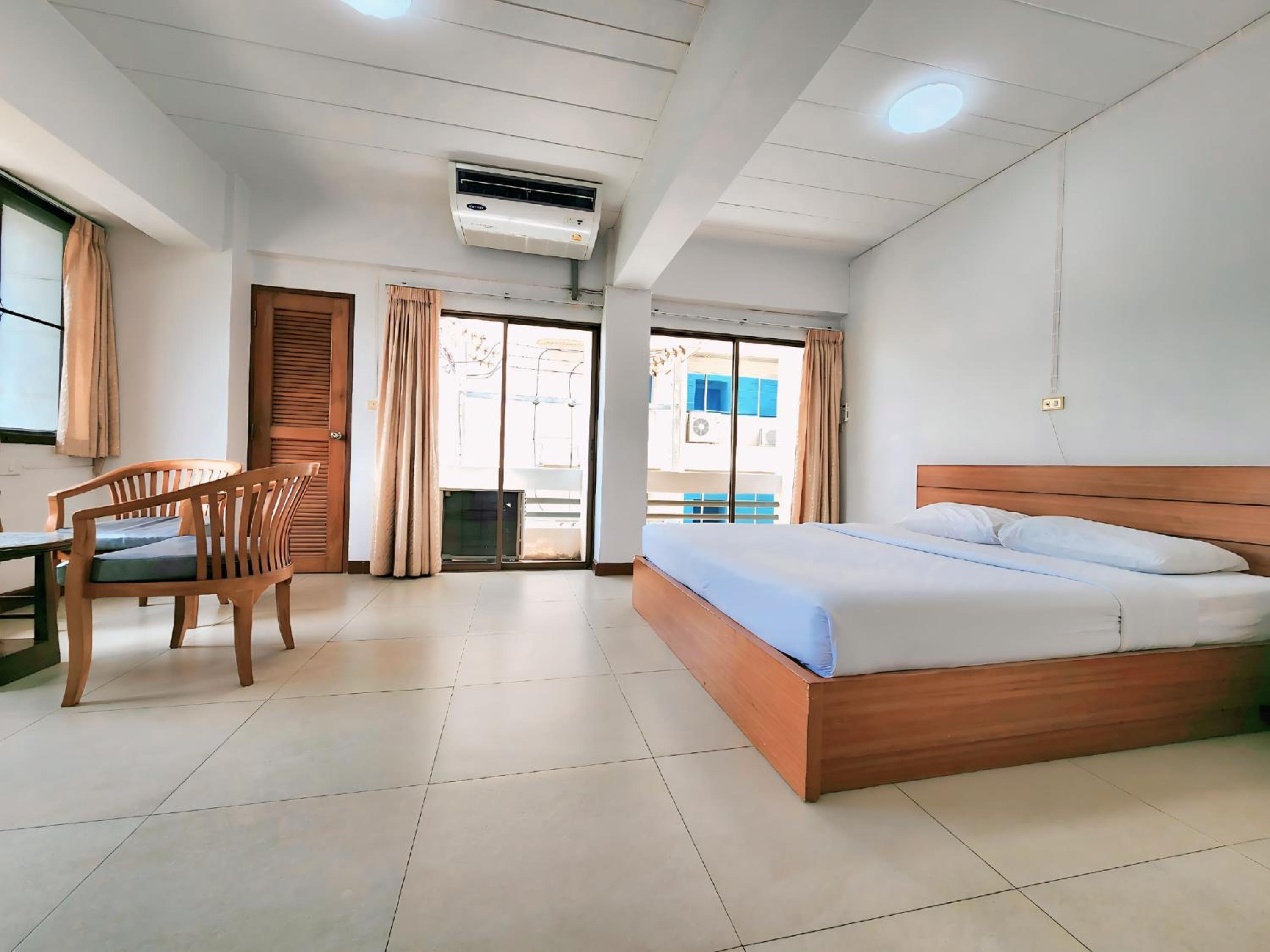 Grand Deluxe King Room