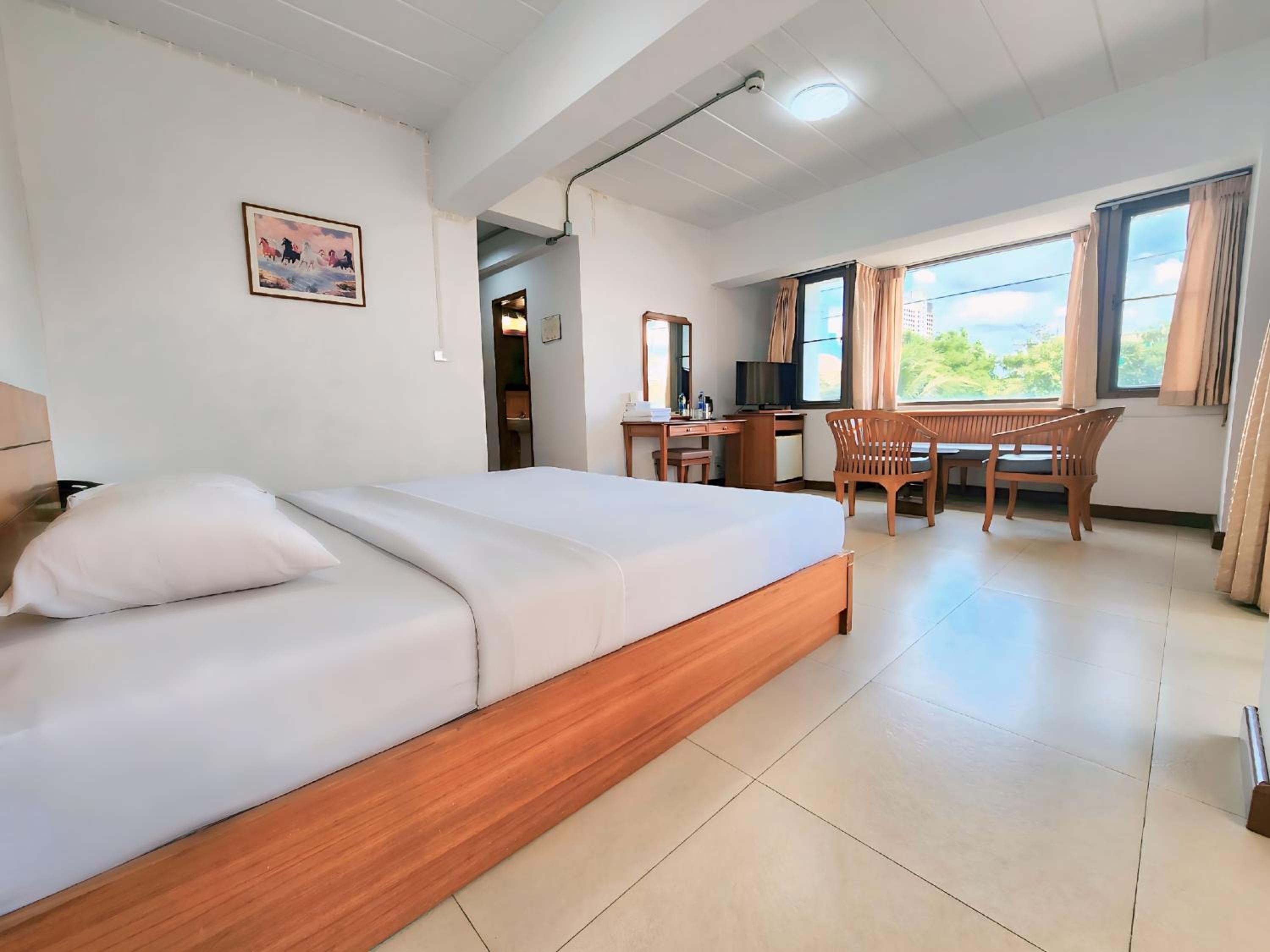 Grand Deluxe King Room photo 3