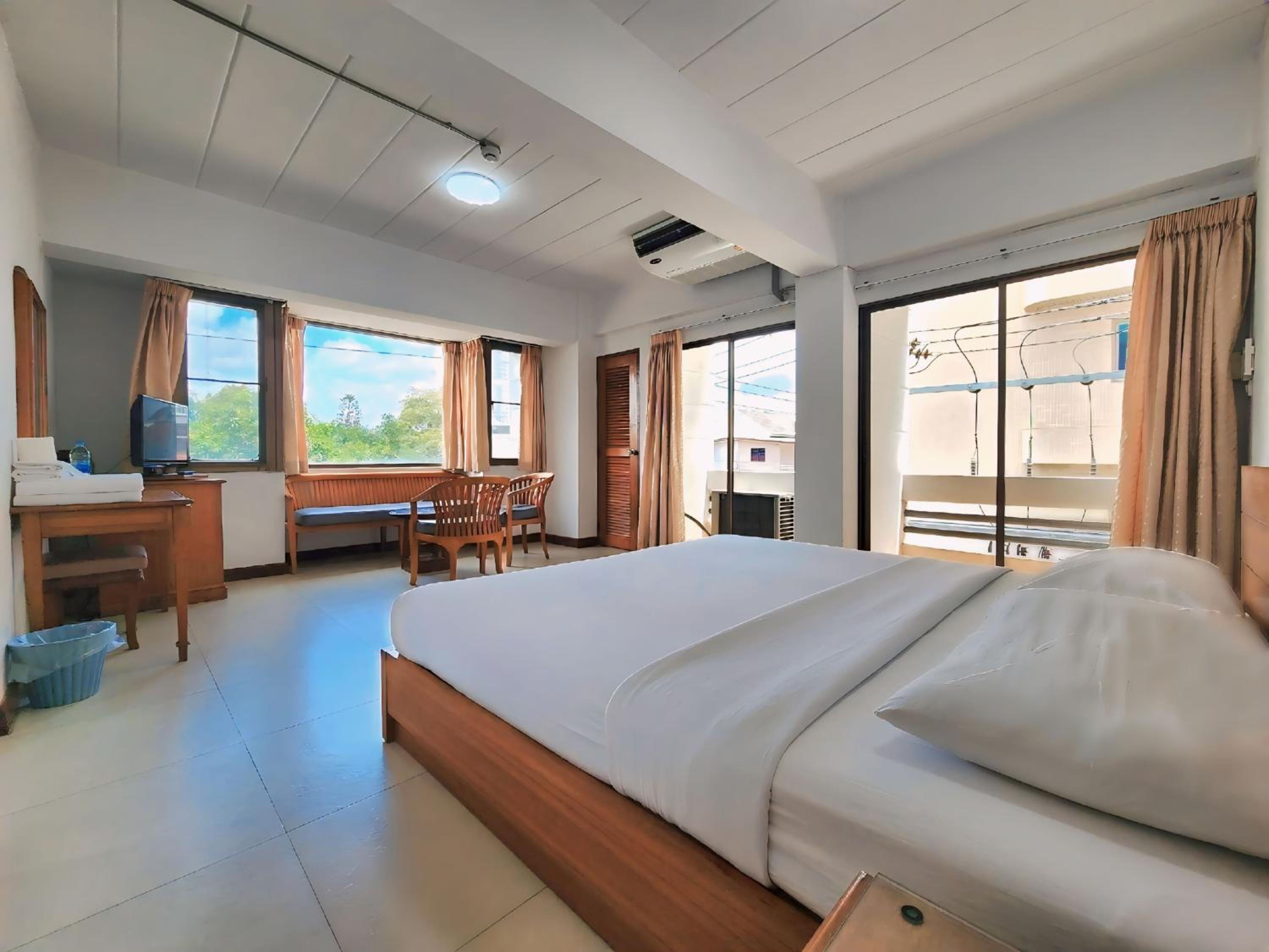 Grand Deluxe King Room photo 2