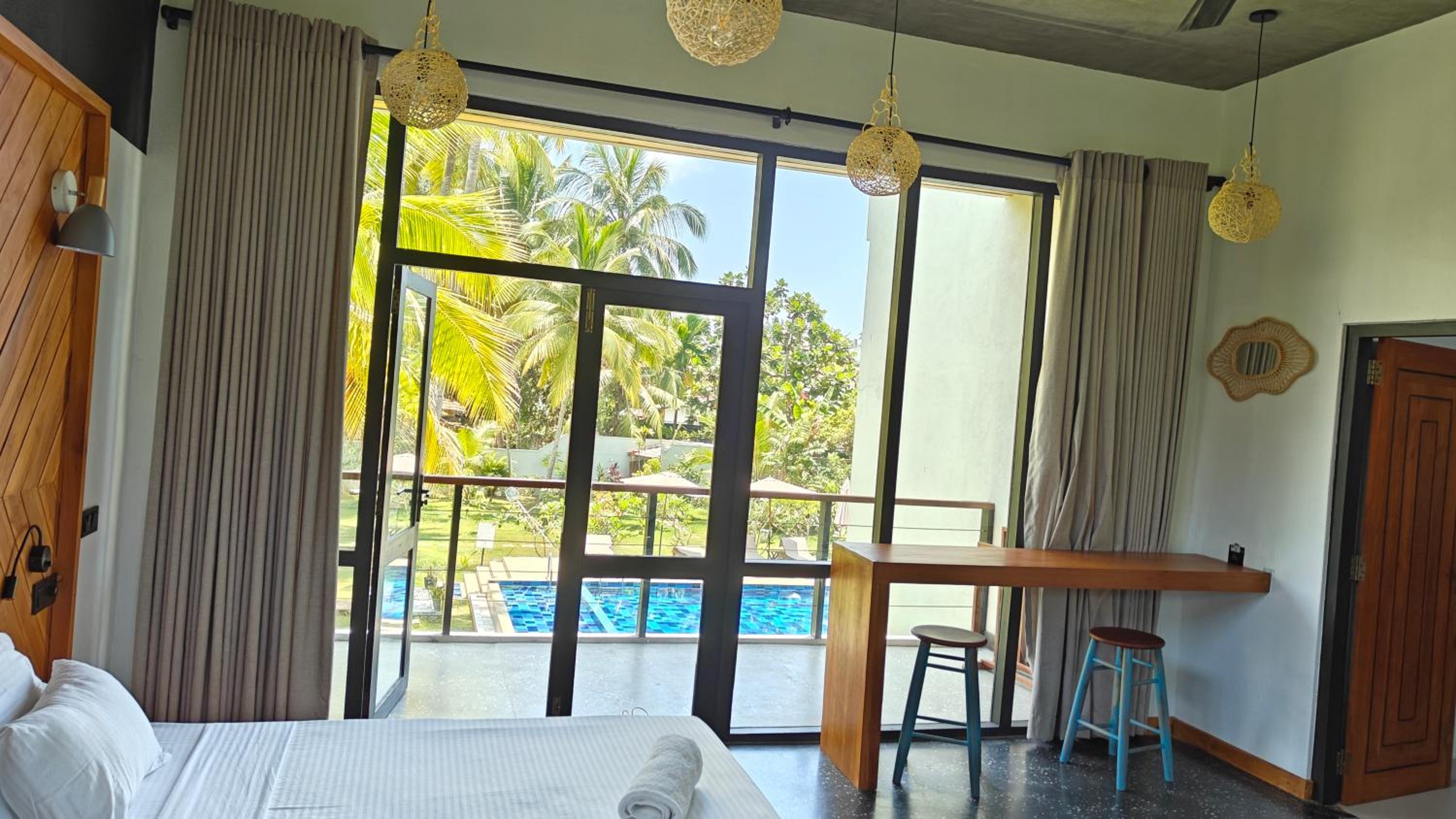 King Room with Pool View - Photo 4